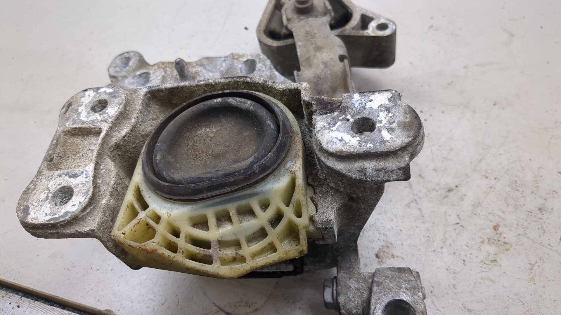 Опора двигателя