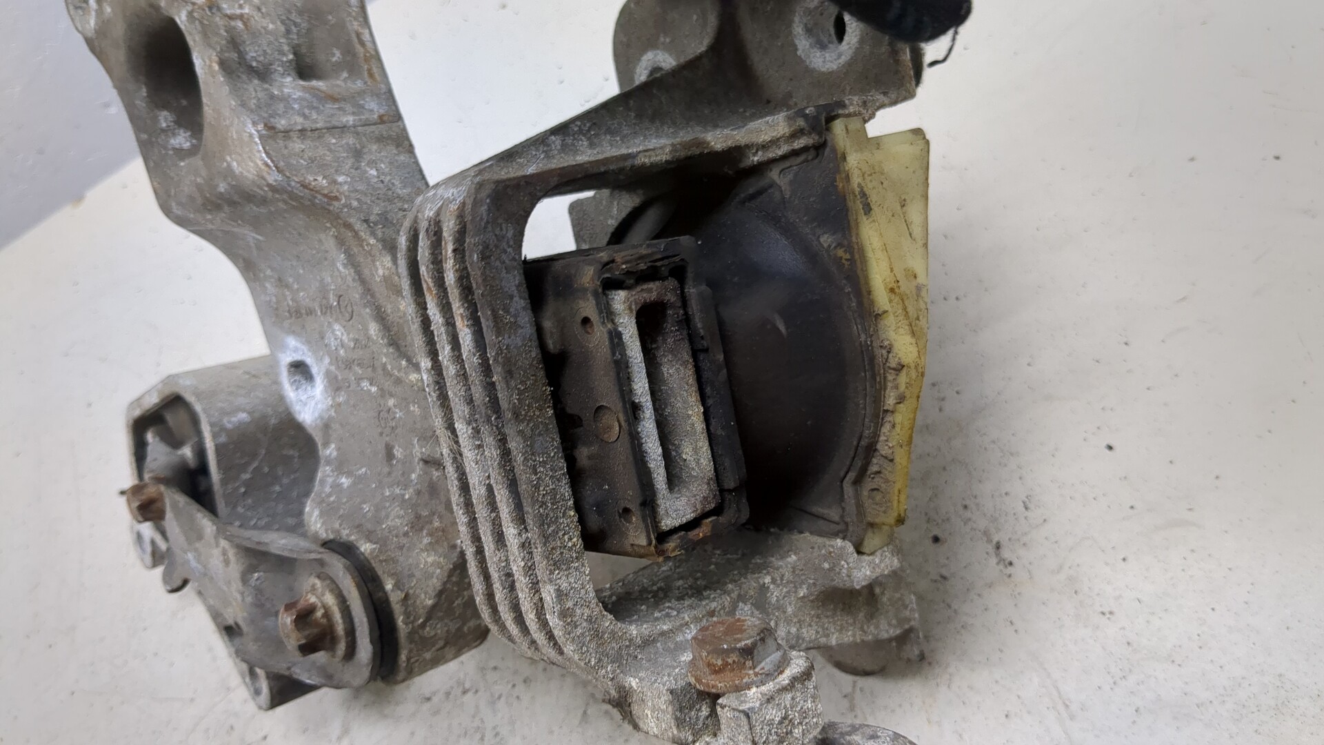 Опора двигателя