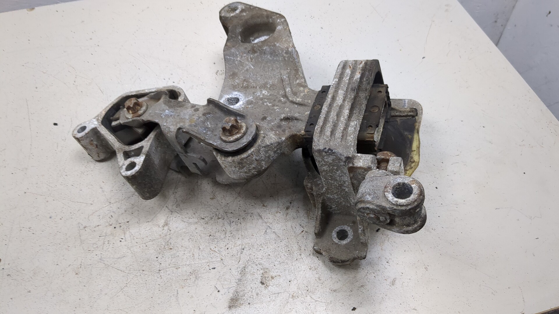 Опора двигателя