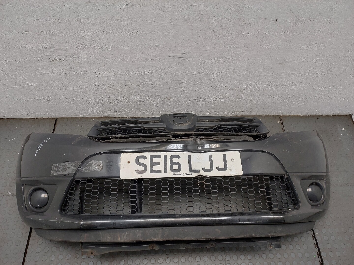 Бампер передний