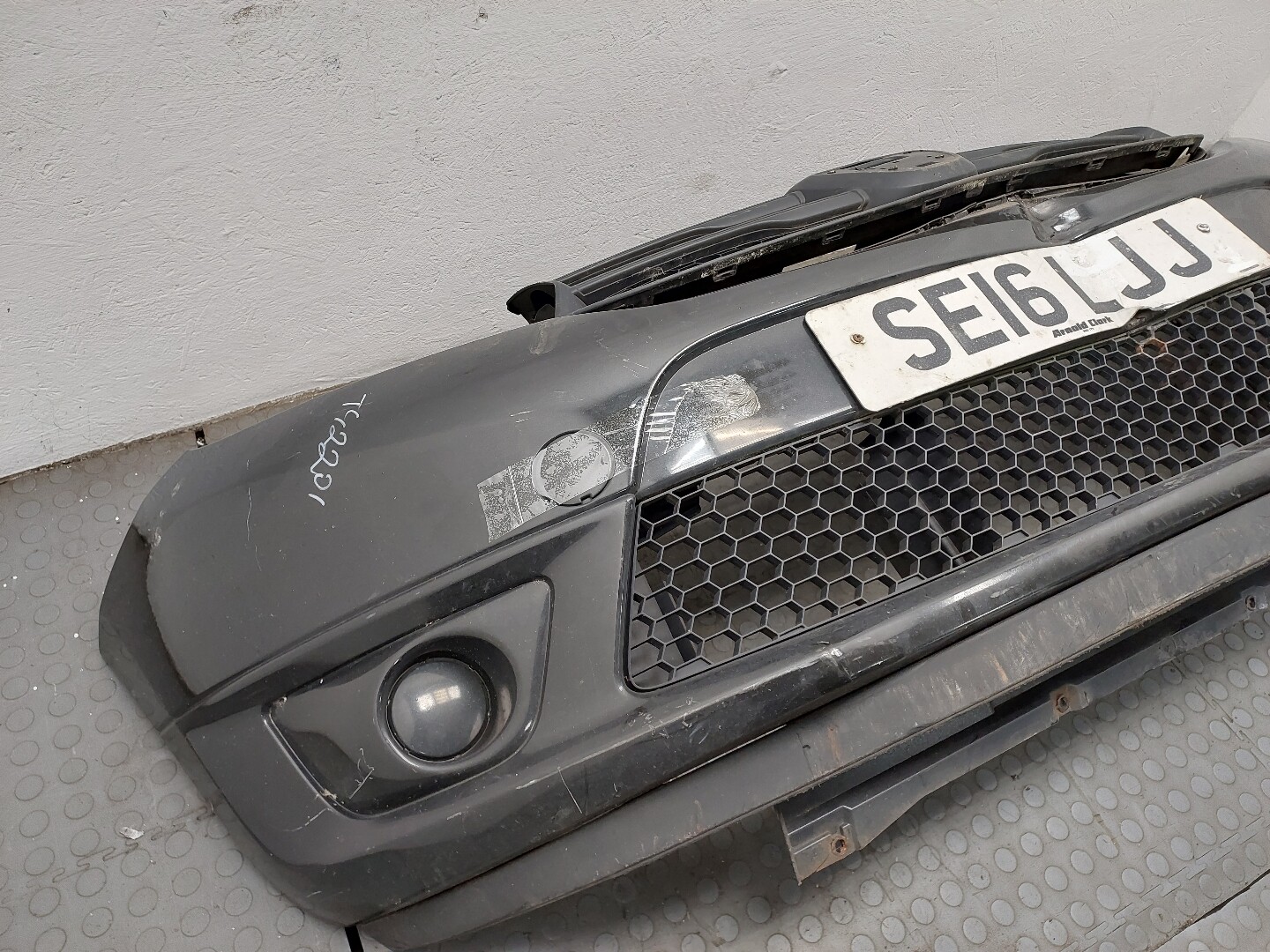 Бампер передний