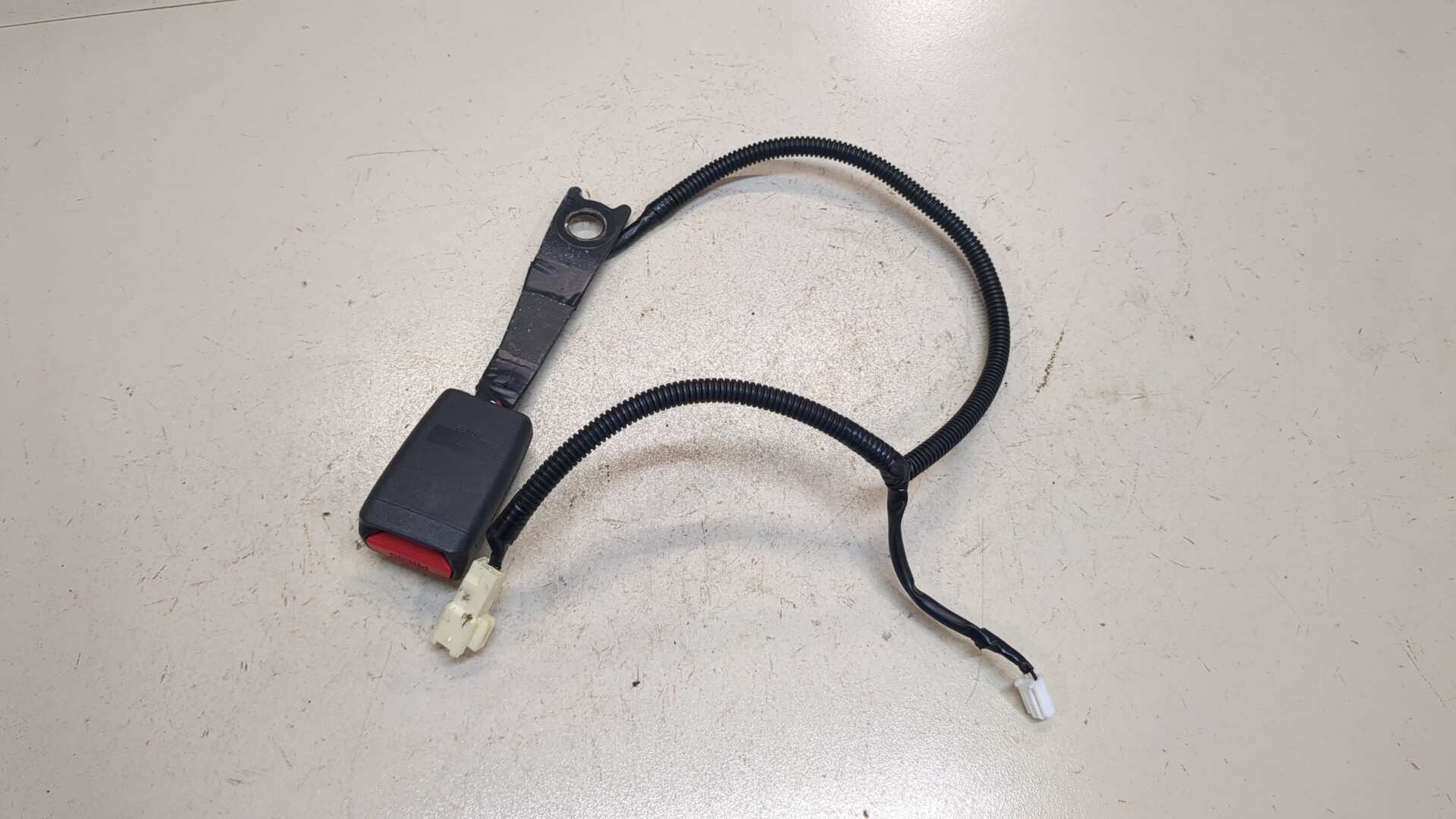 Ответная часть ремня безопасности