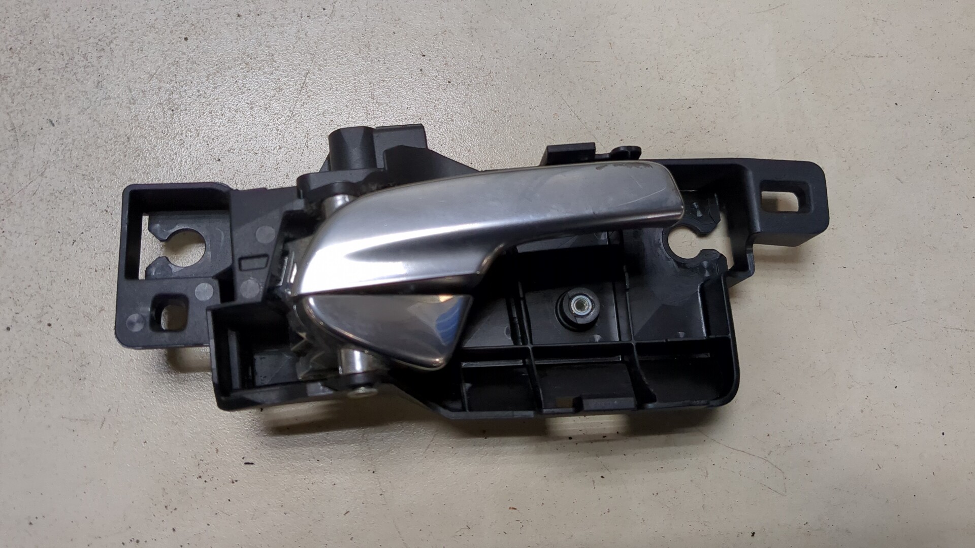 Ручка двери передней внутренняя правая