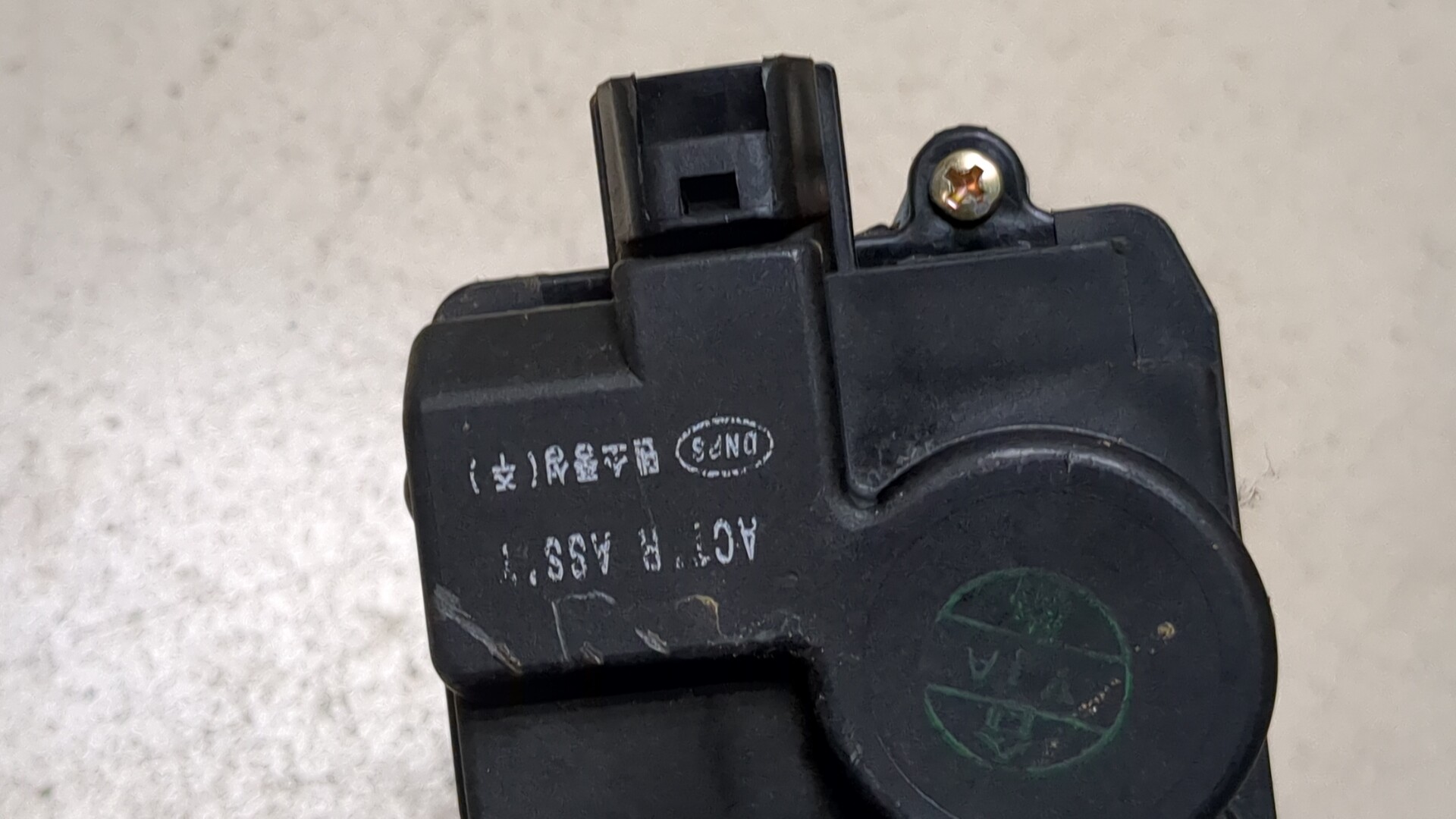 Замок двери задней левой