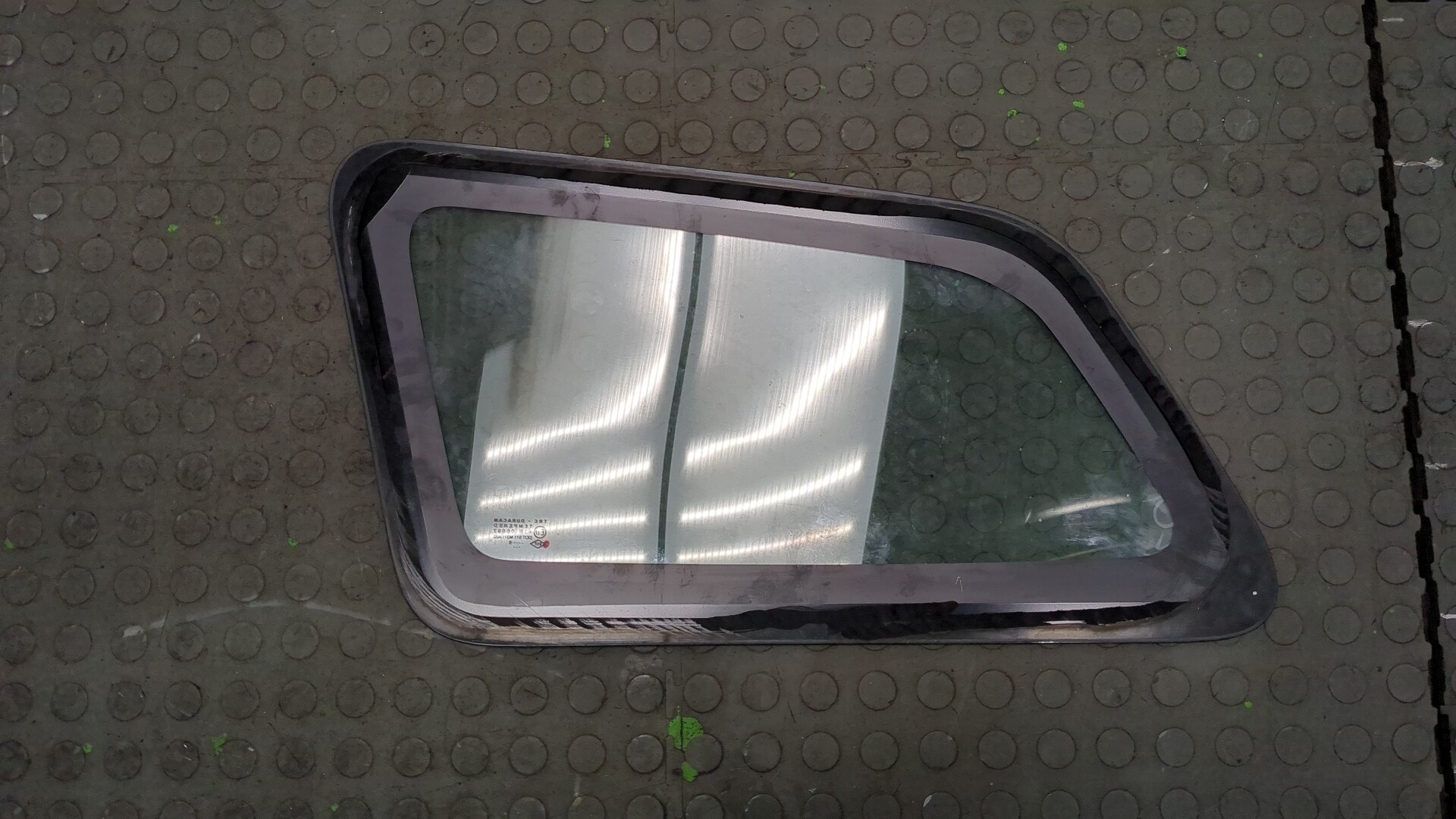Стекло кузовное глухое правое