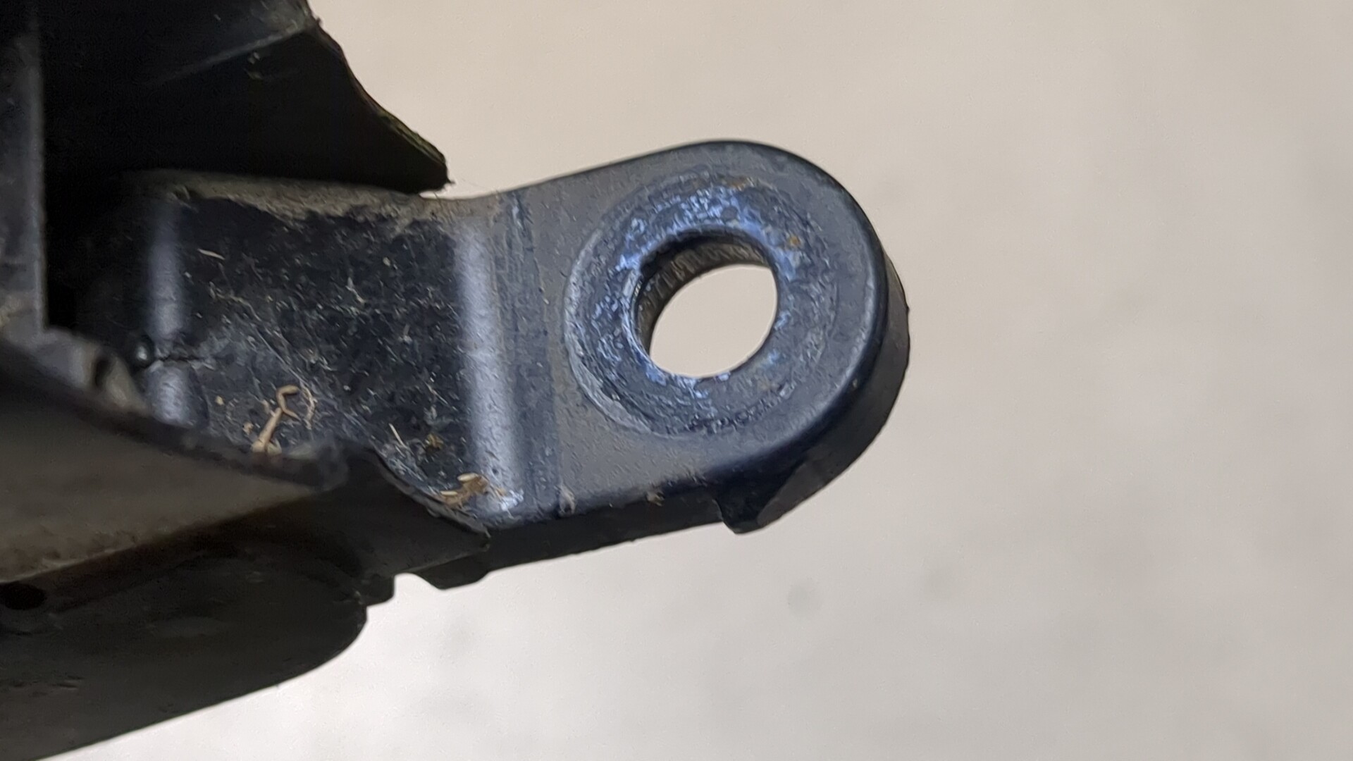 Поводок стеклоочистителя заднего