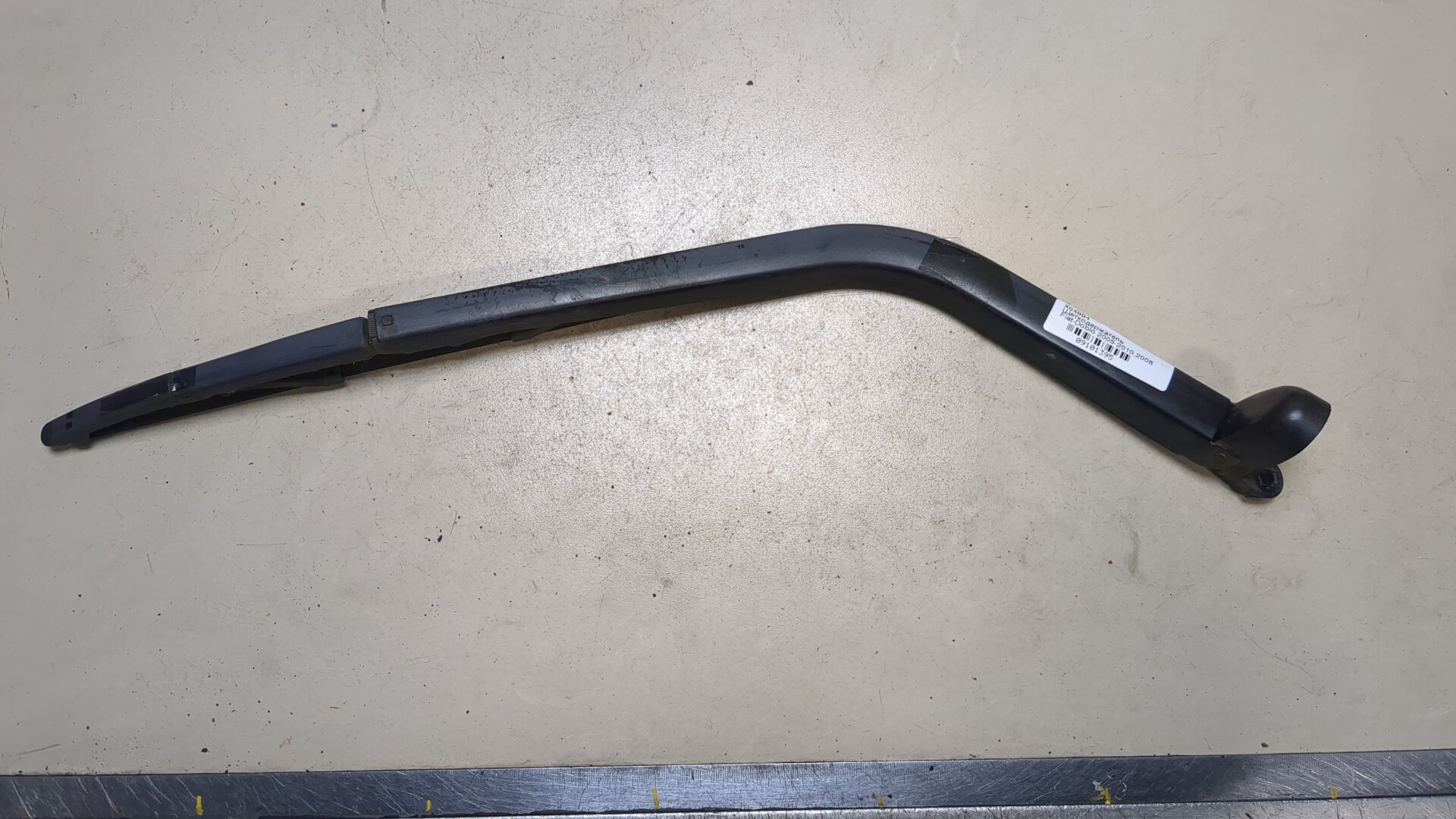 Поводок стеклоочистителя заднего