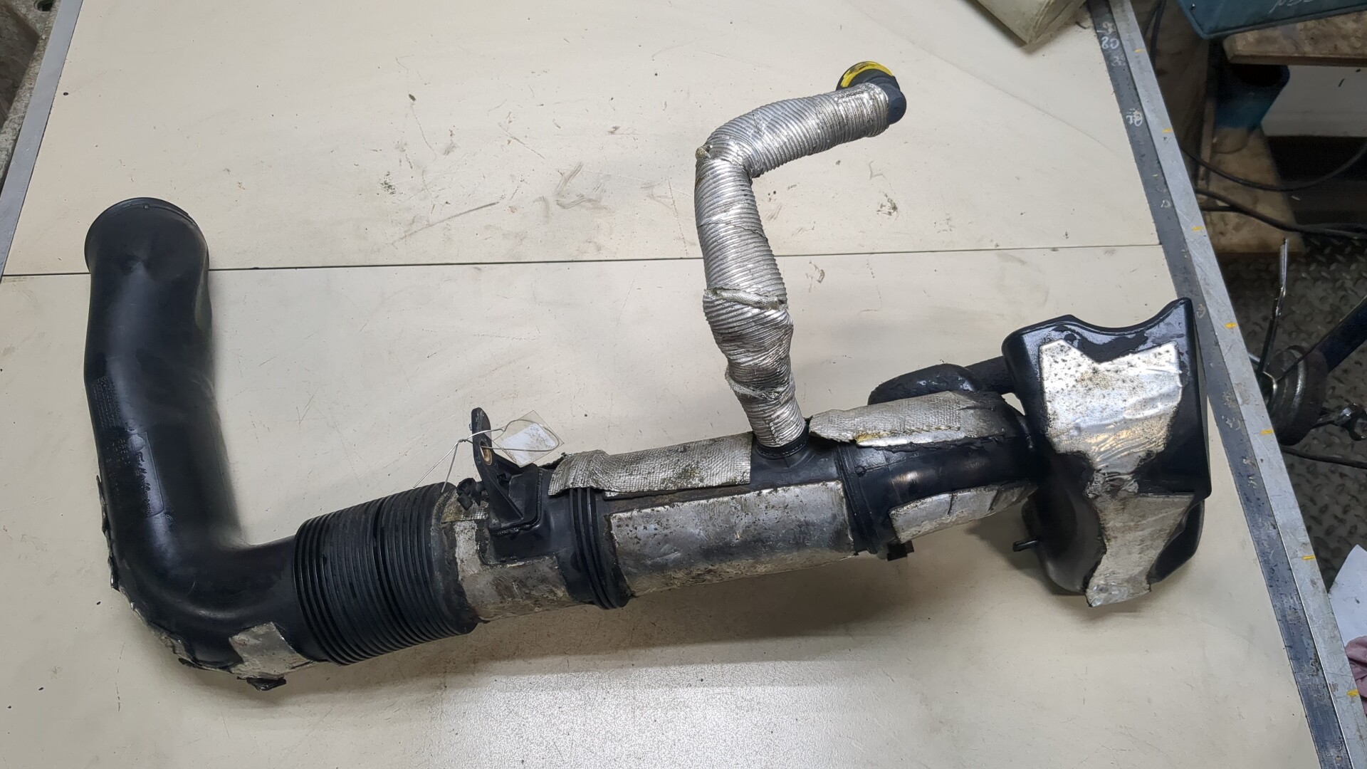 Патрубок воздушного фильтра