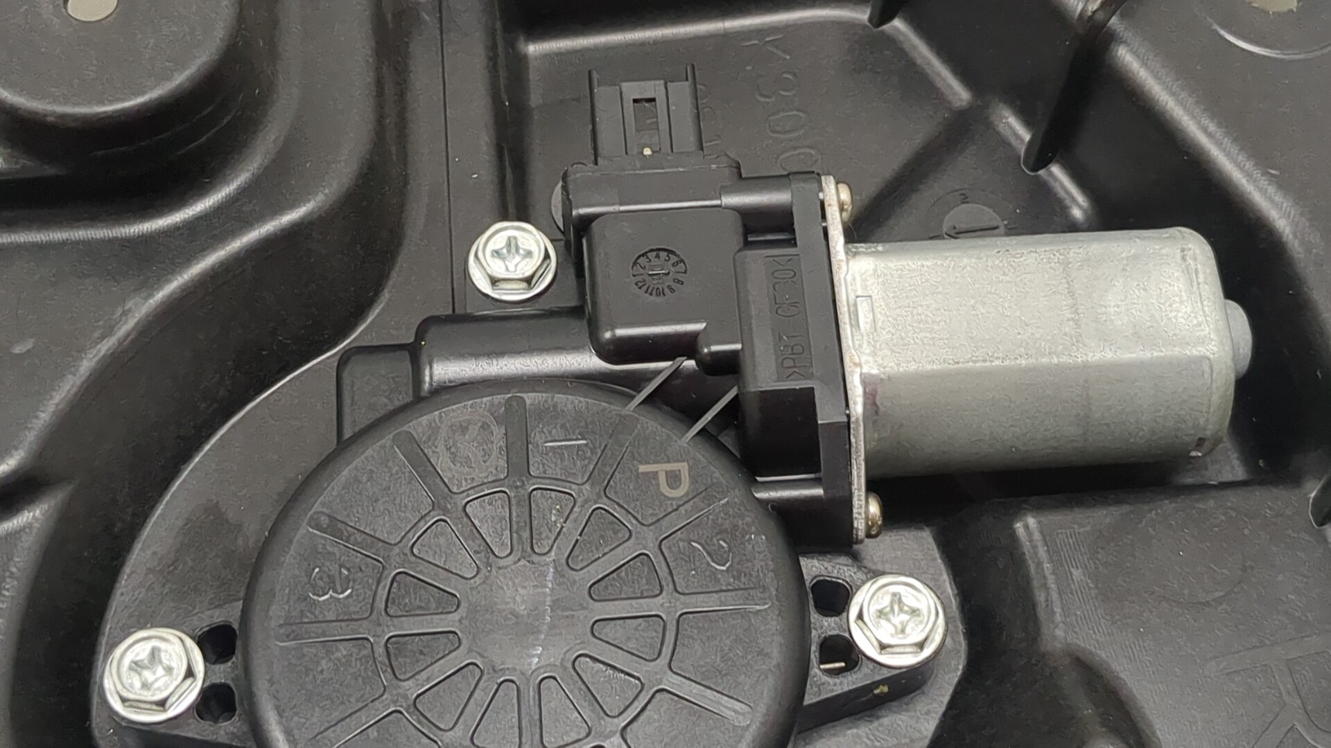 Стеклоподъемник электр. задний правый