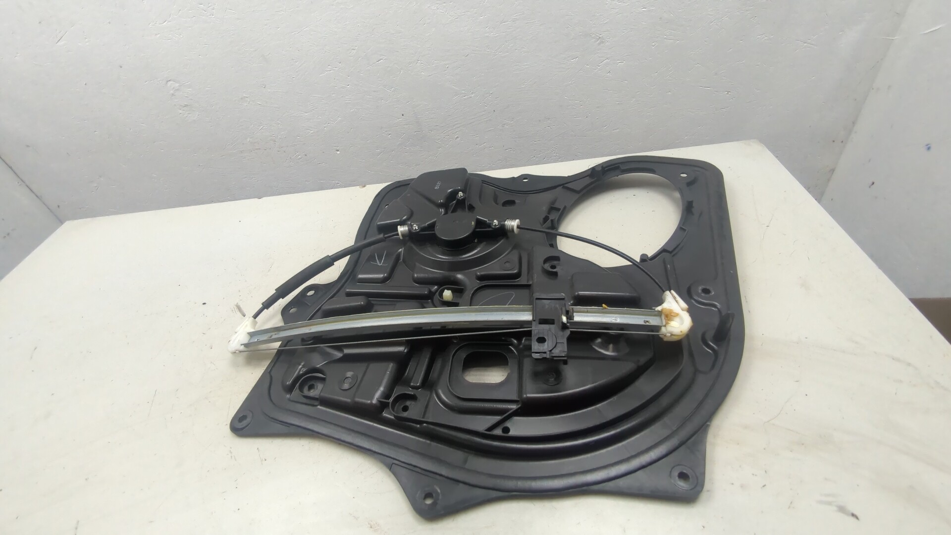 Стеклоподъемник электр. задний правый