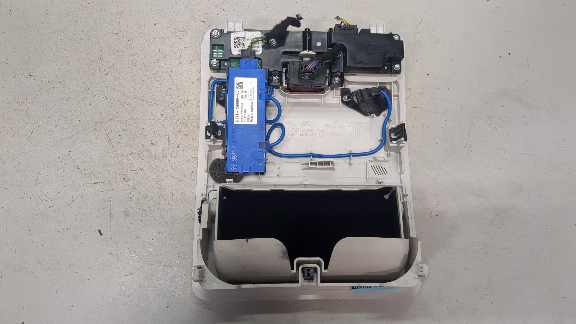 Плафон салонный