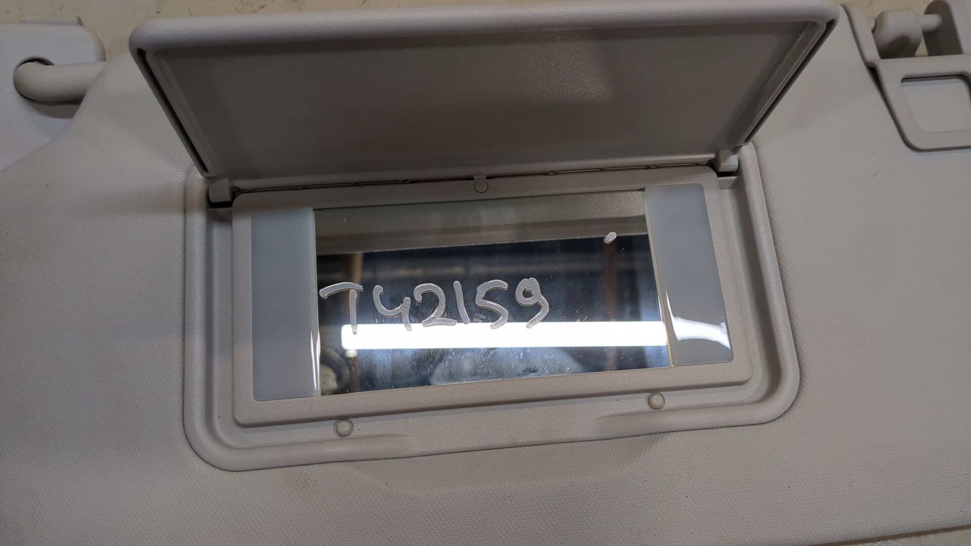 Козырек солнцезащитный