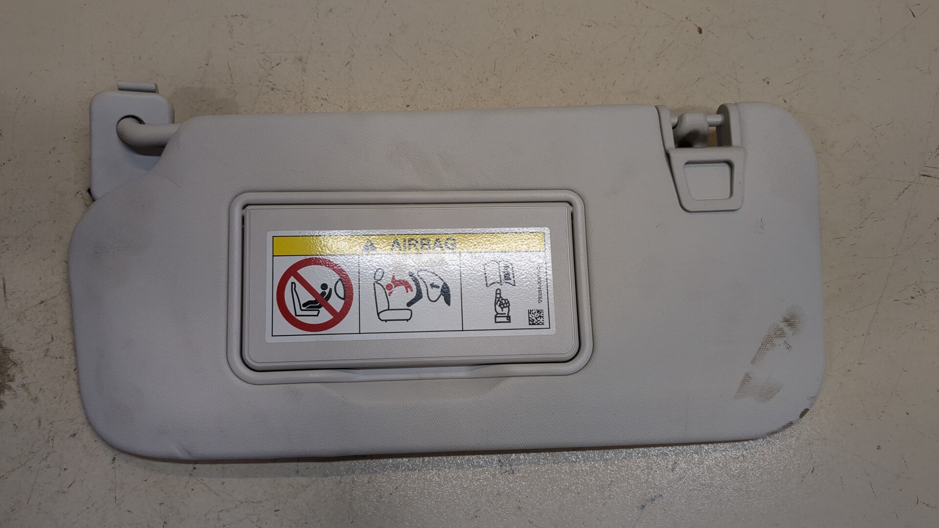 Козырек солнцезащитный