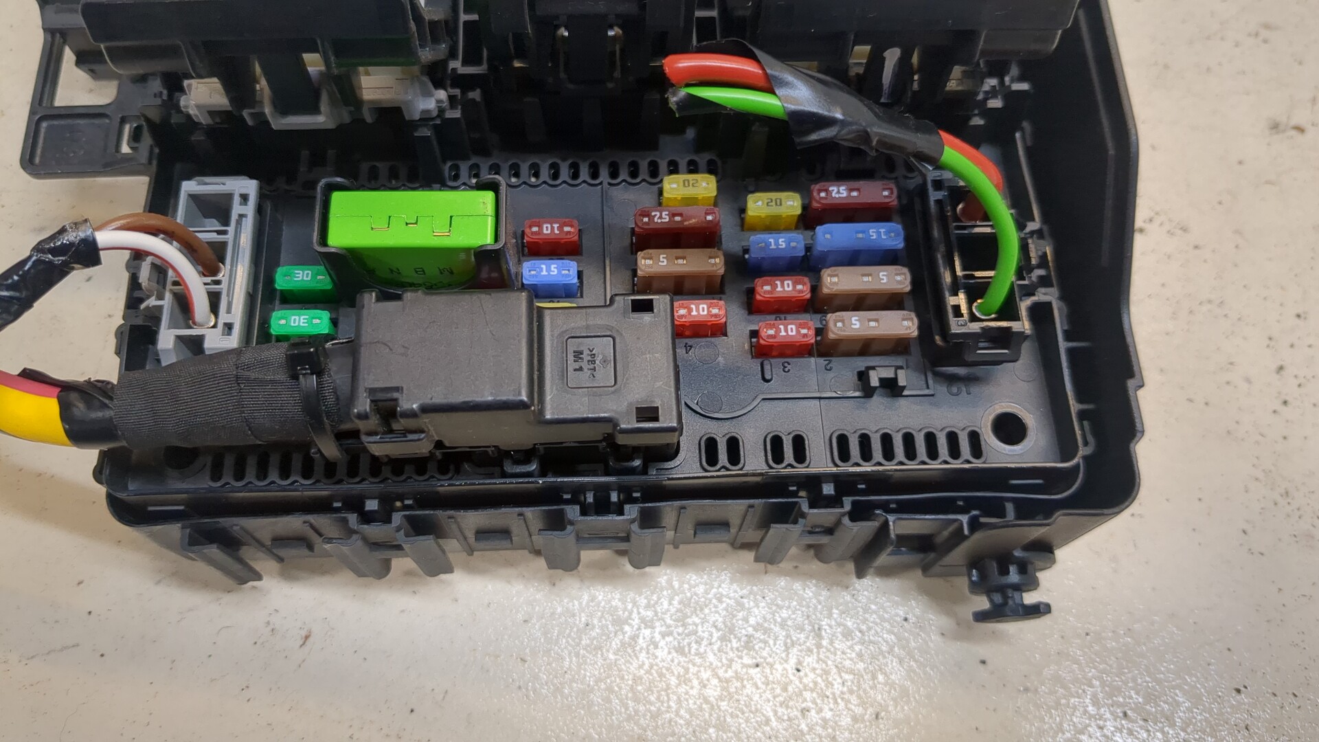 Блок предохранителей