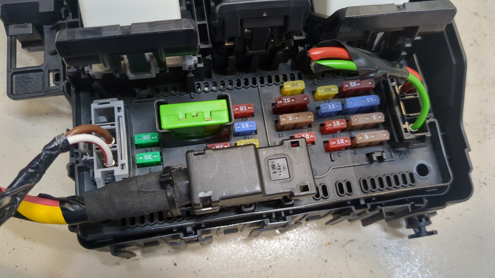 Блок предохранителей