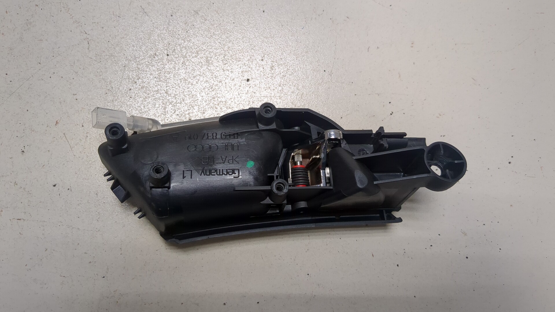 Ручка двери передней внутренняя левая