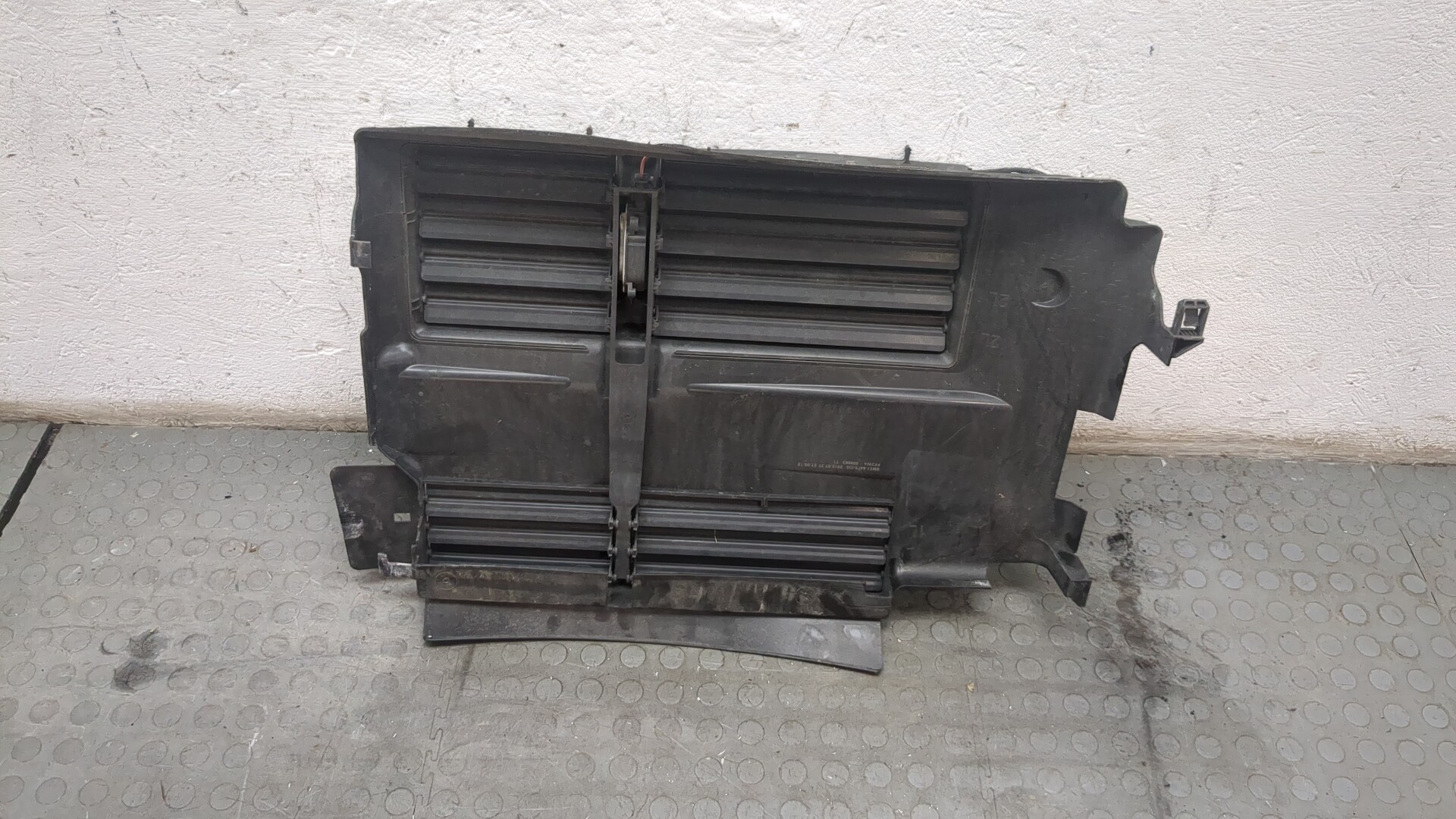 Жалюзи (воздуховод) бампера переднего