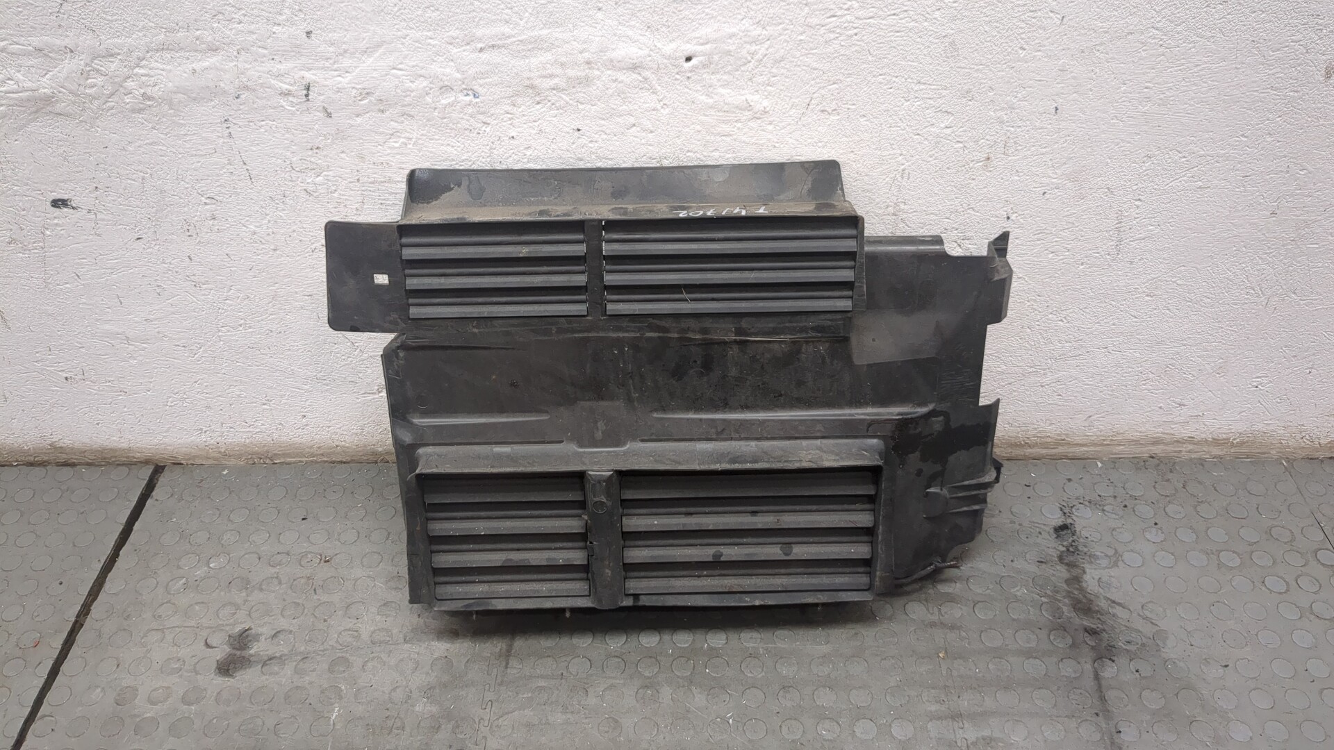 Жалюзи (воздуховод) бампера переднего