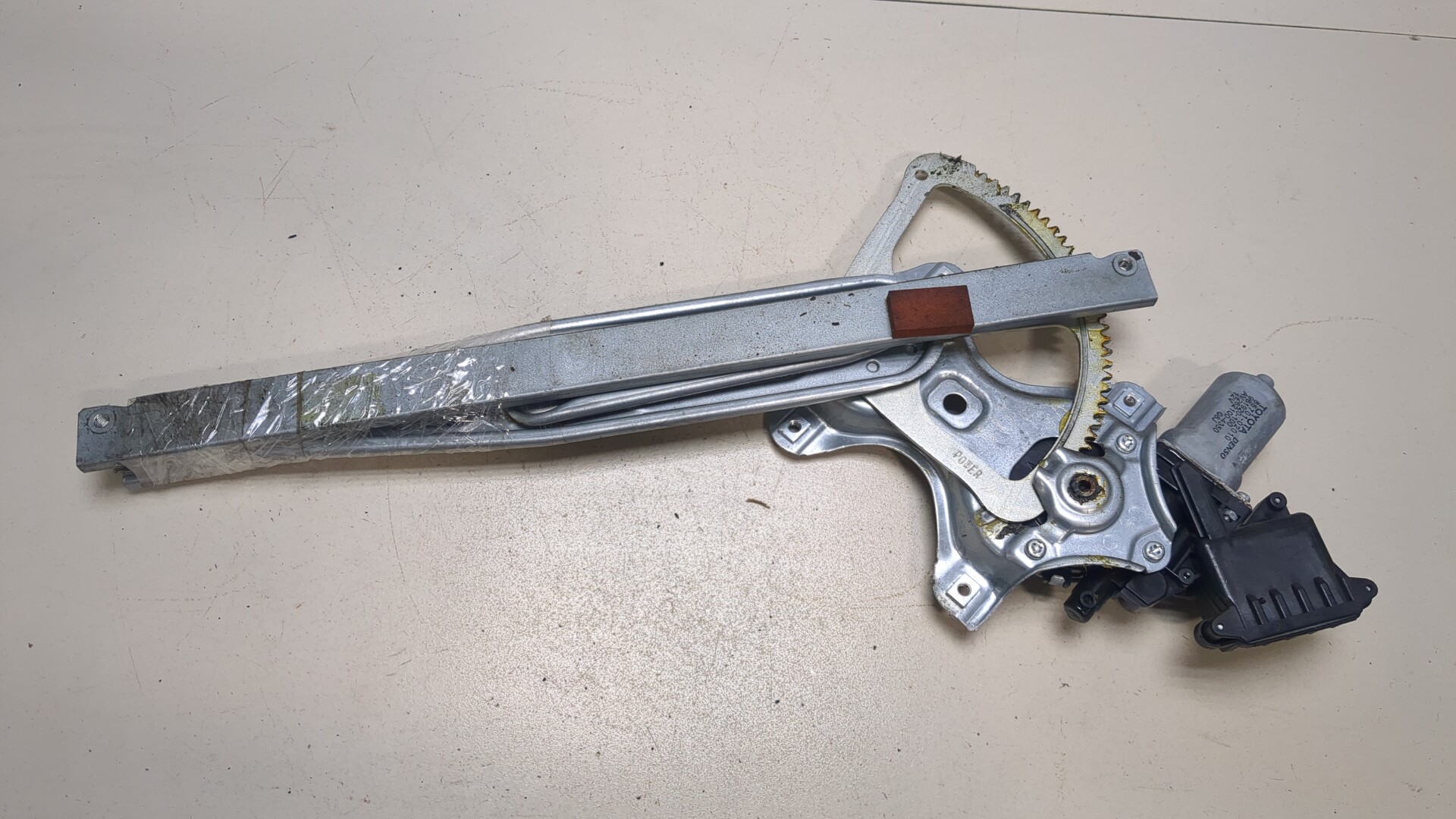 Стеклоподъемник электр. передний правый