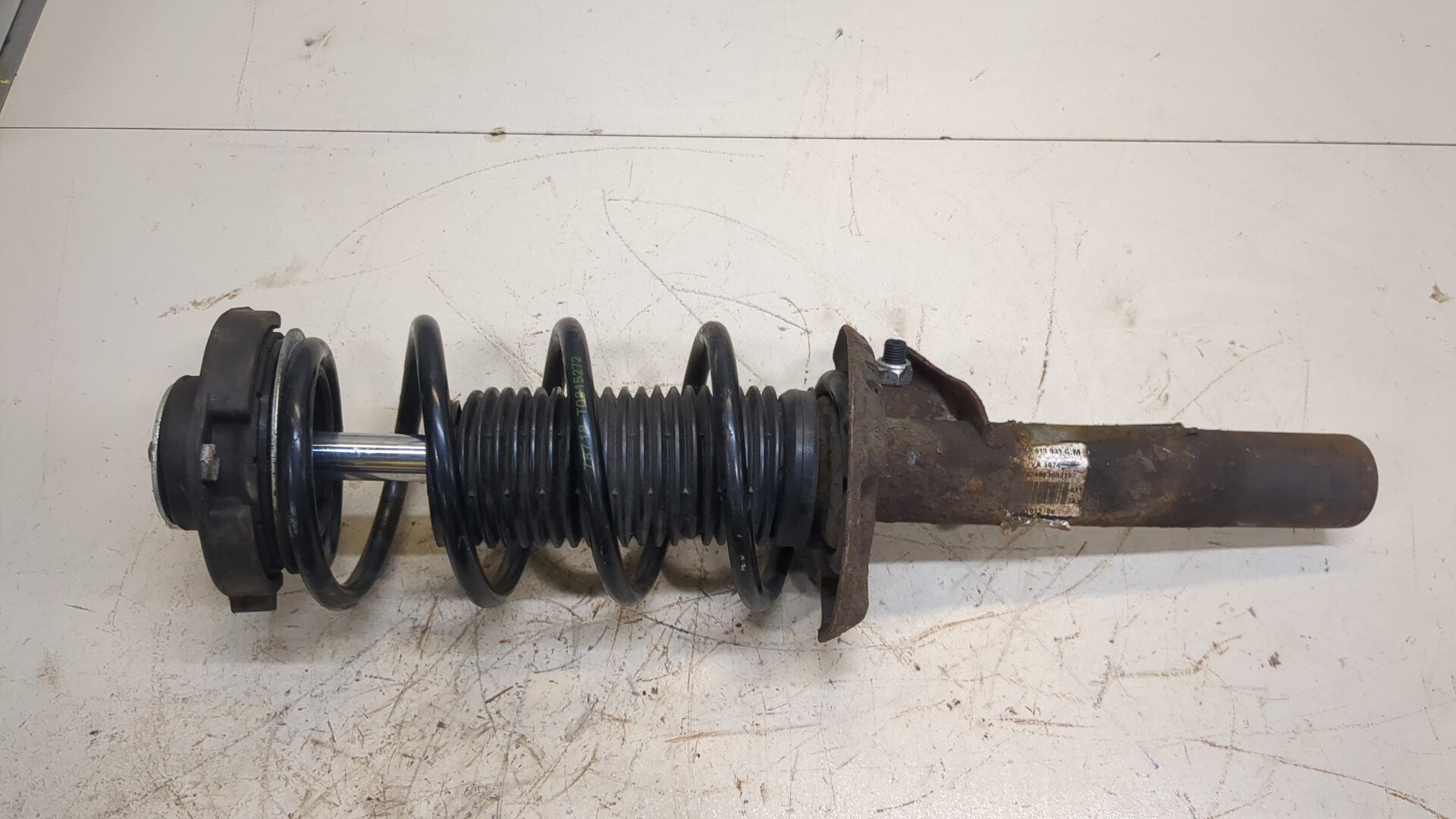 Амортизатор передний правый