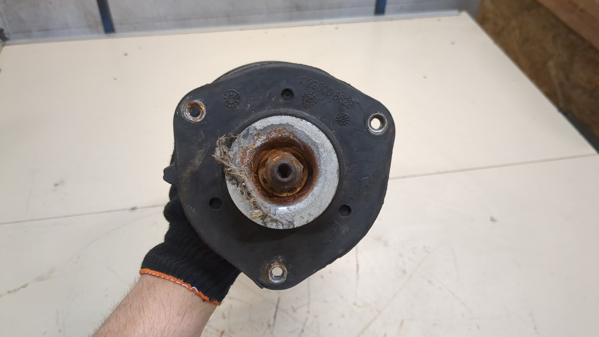 Амортизатор передний правый