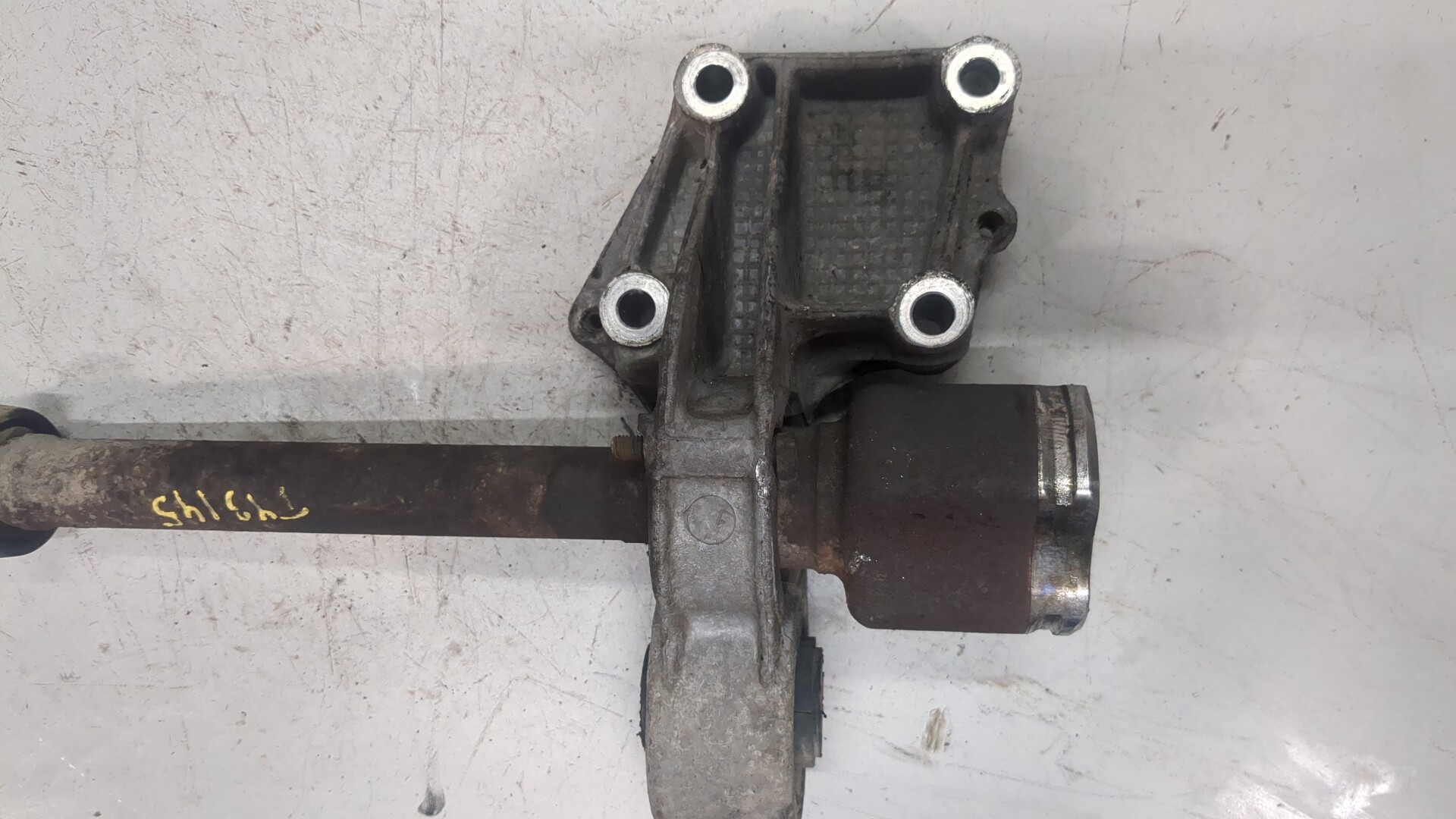 Полуось передняя правая