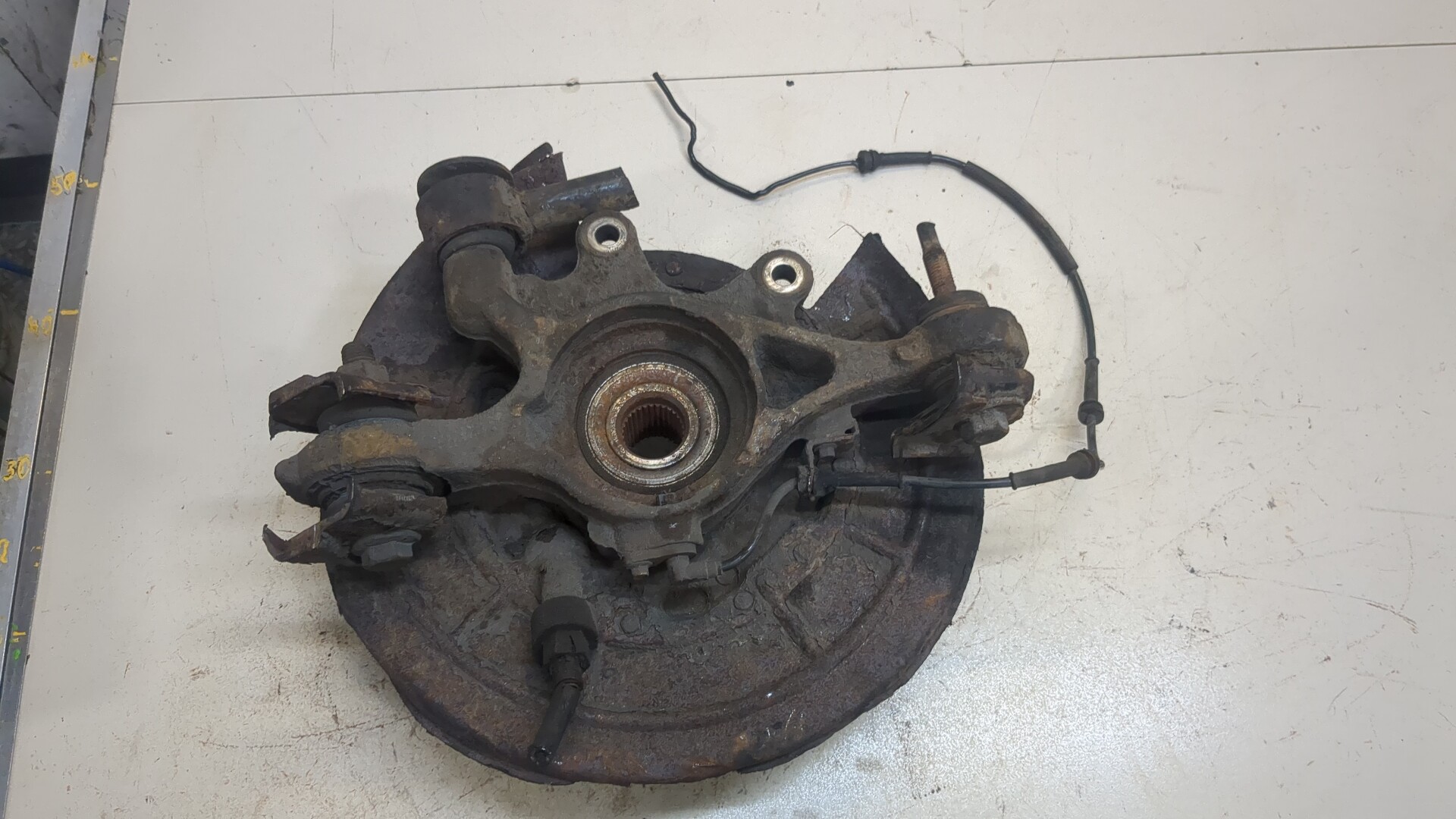 Кулак поворотный задний левый