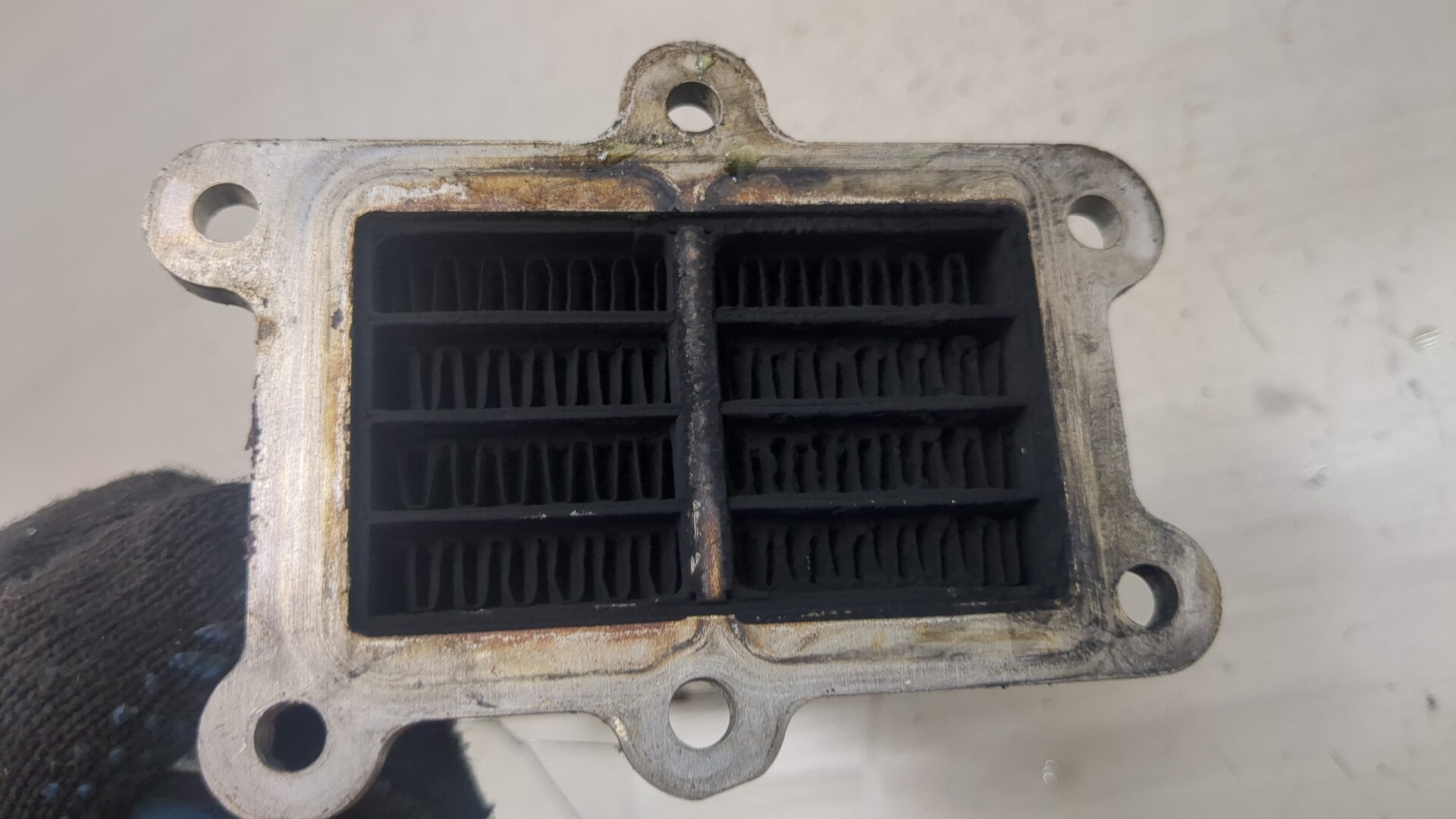 Тройник вентиляции картерных газов