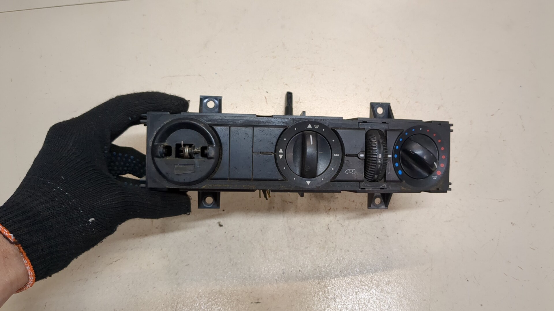 Переключатель отопителя