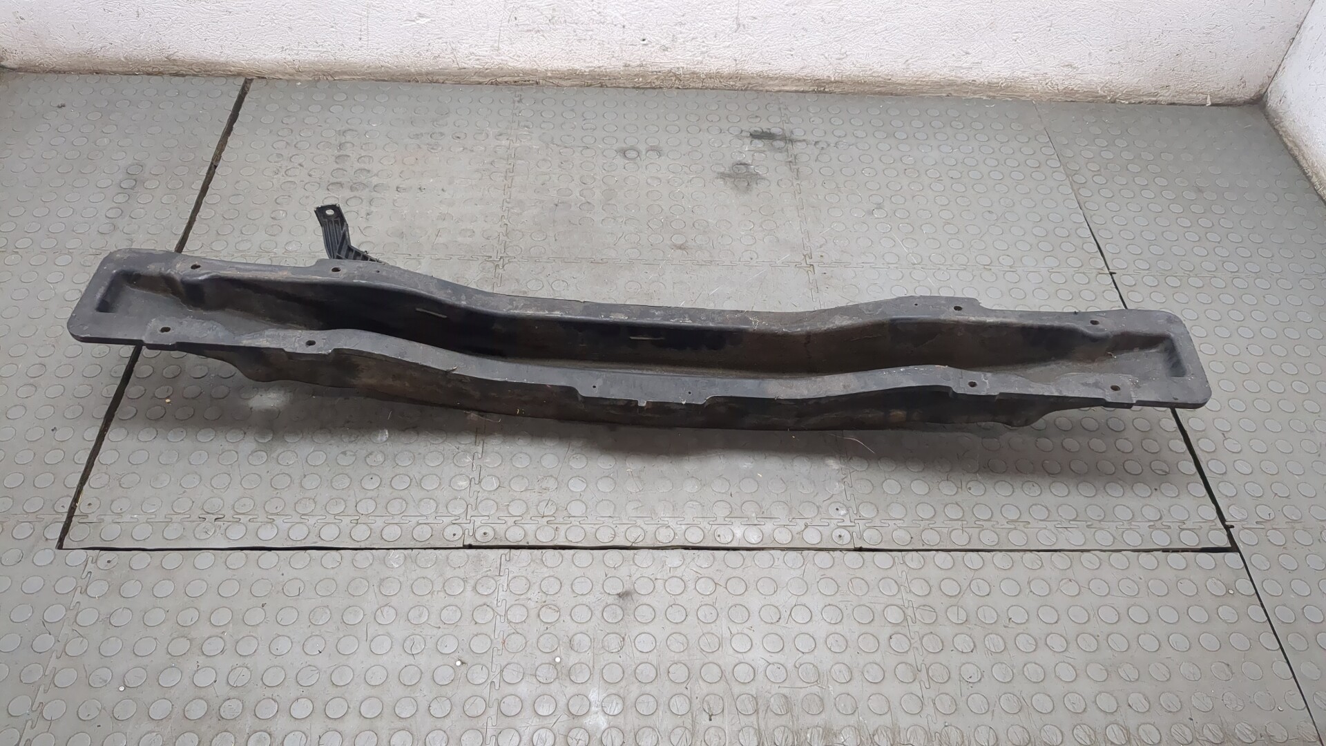 Усилитель заднего бампера