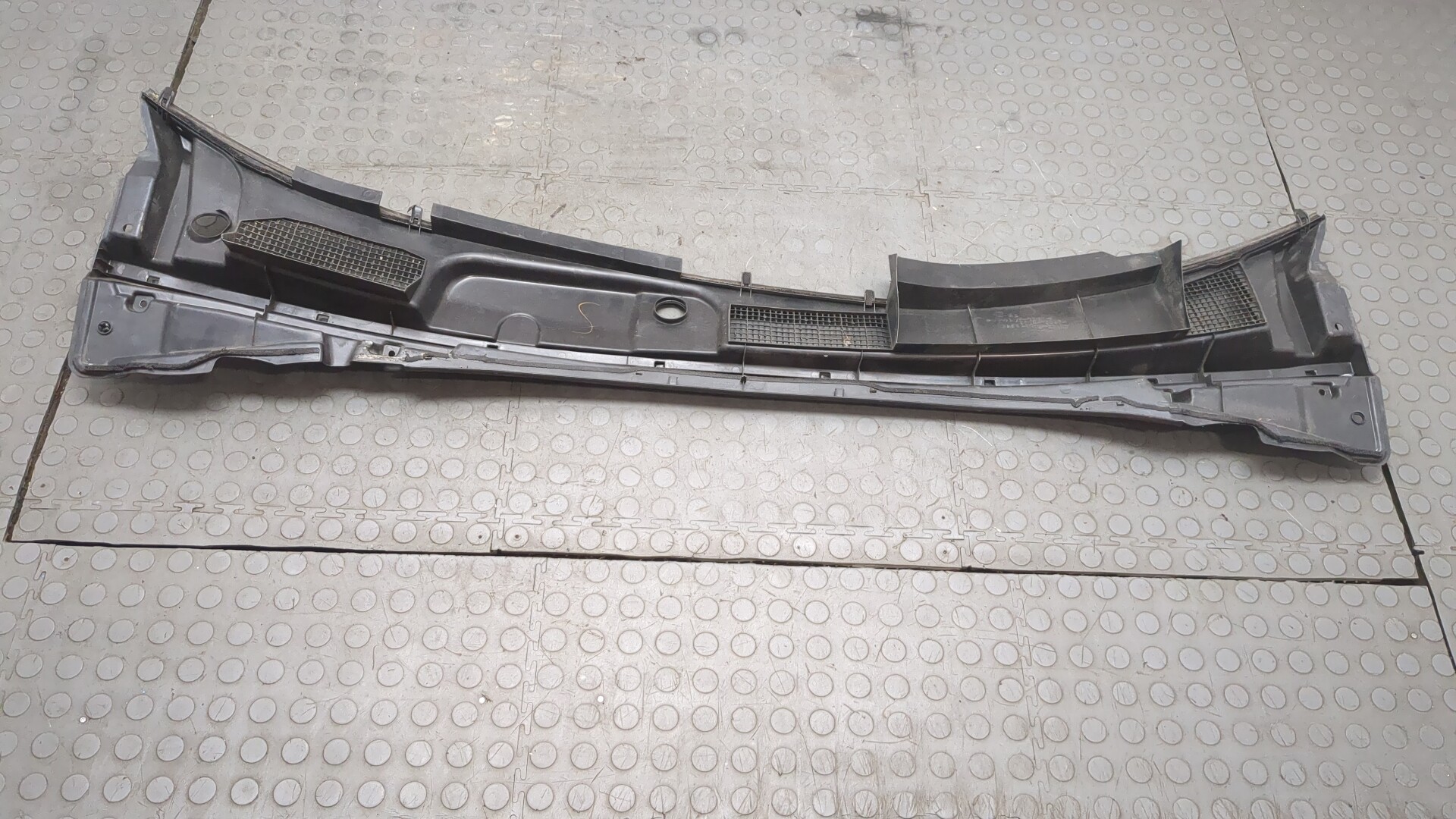 Решетка стеклоочистителей (Жабо)