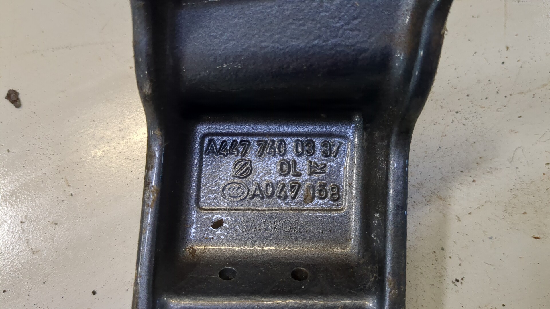 Петля двери