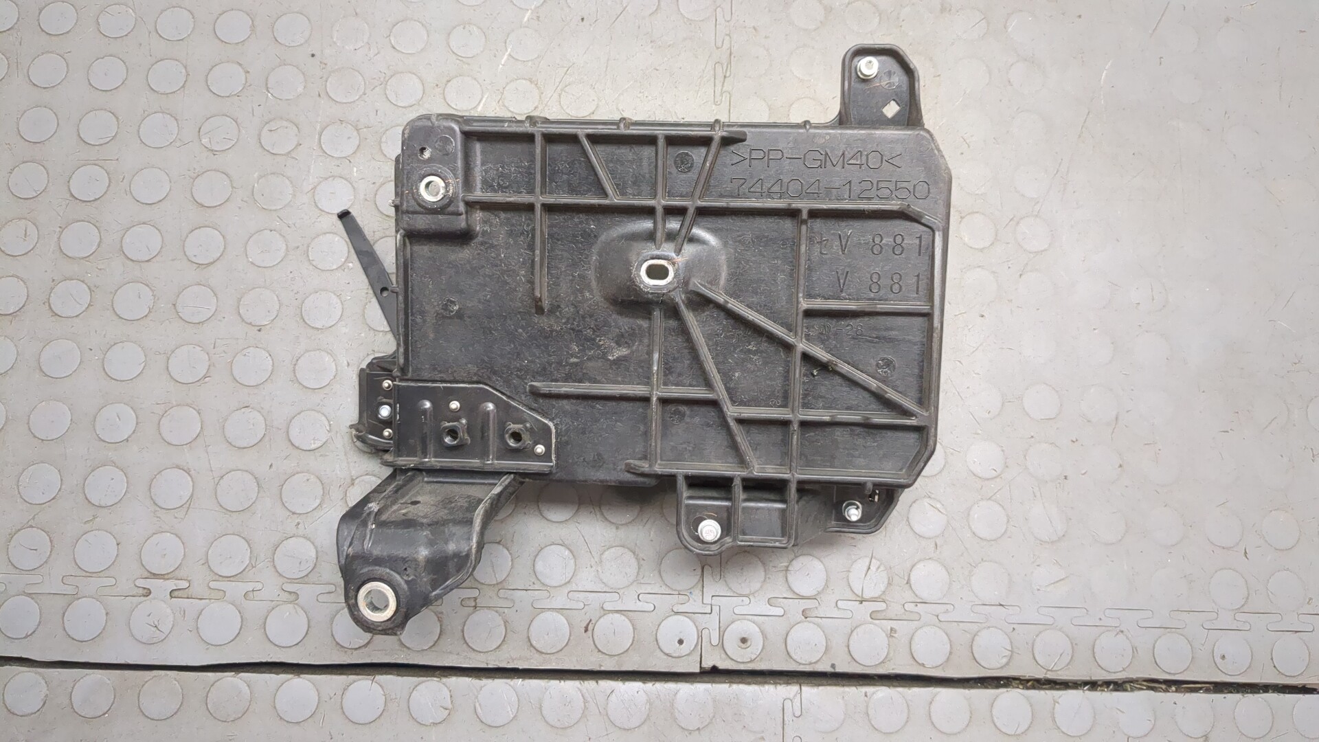 Площадка под аккумулятор (АКБ)