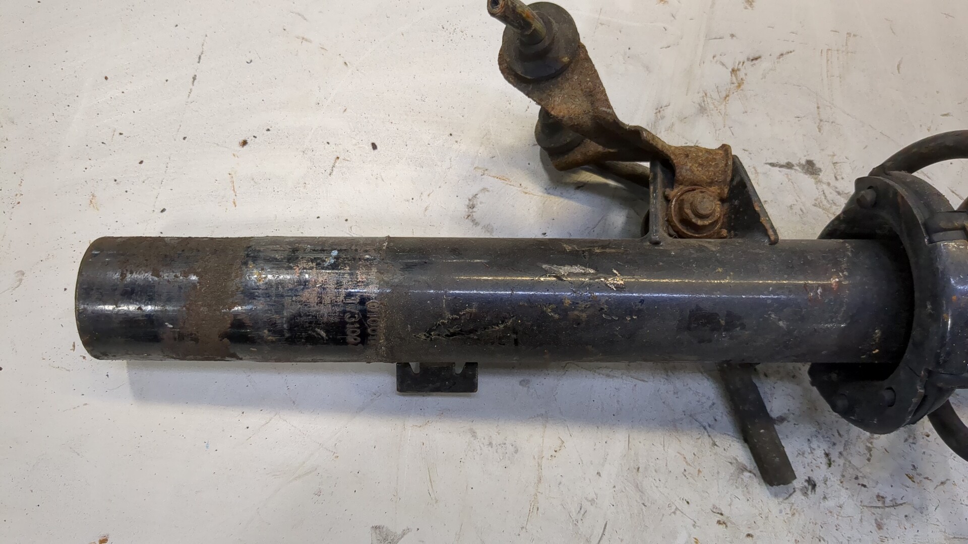 Амортизатор передний правый