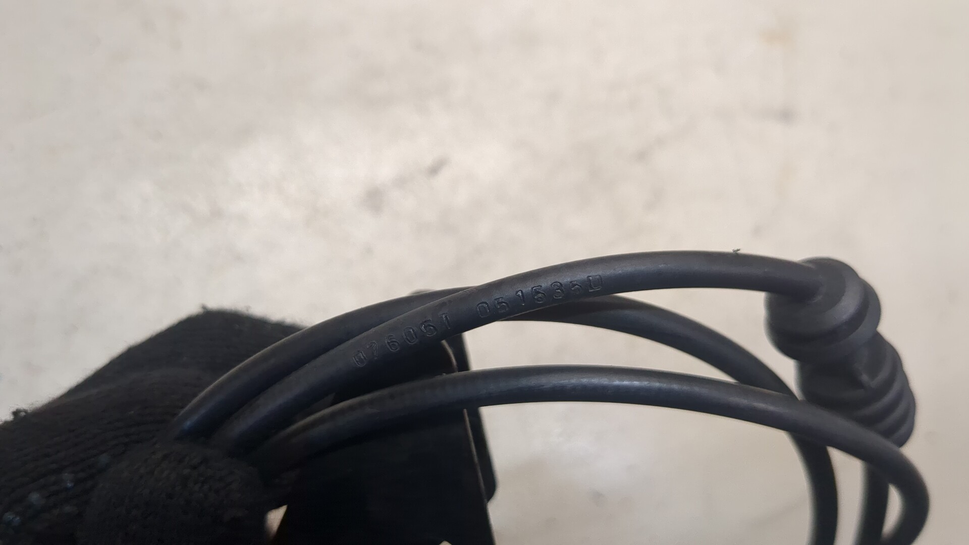 Трос открывания капота