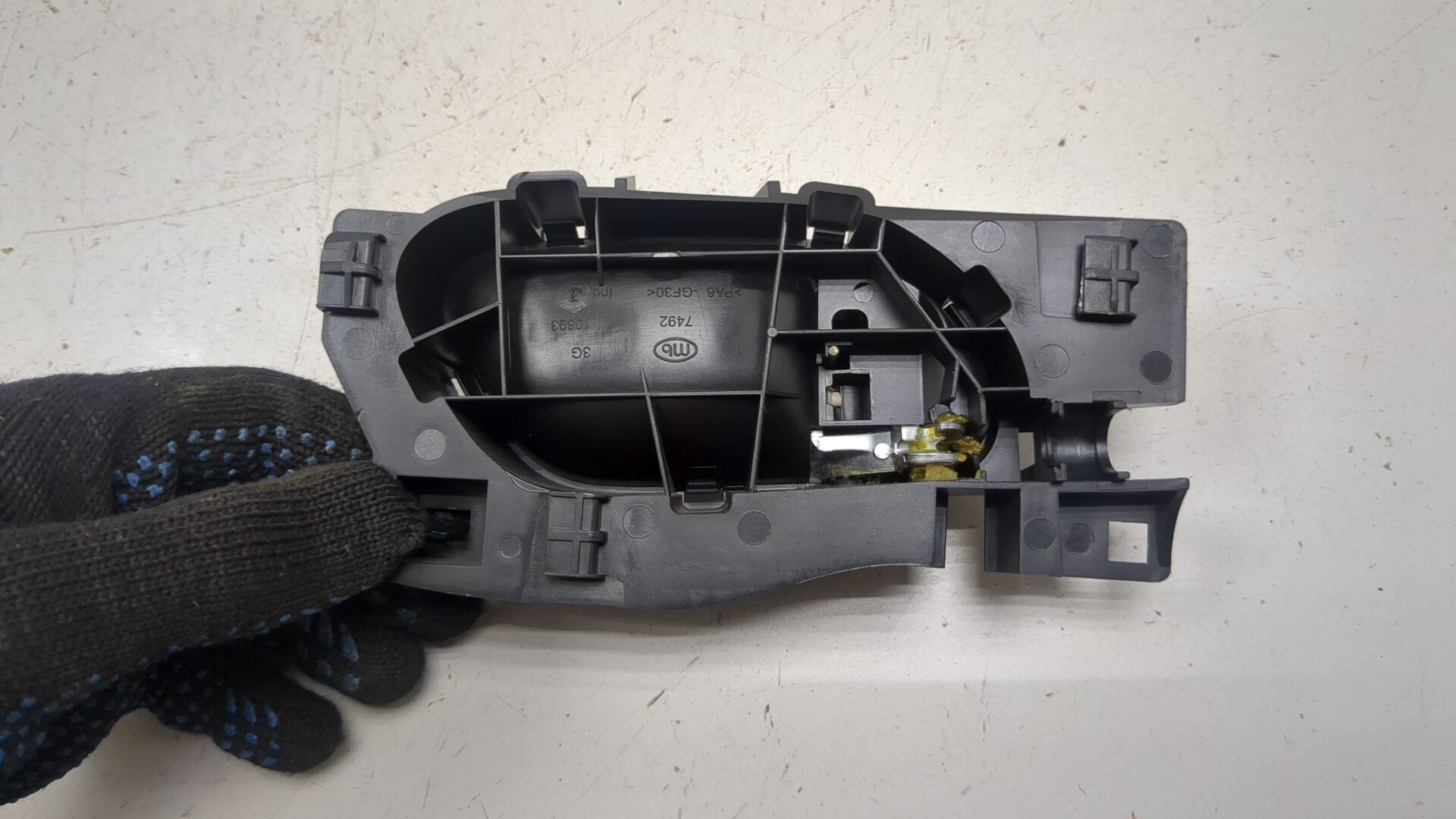 Ручка двери задней внутренняя левая