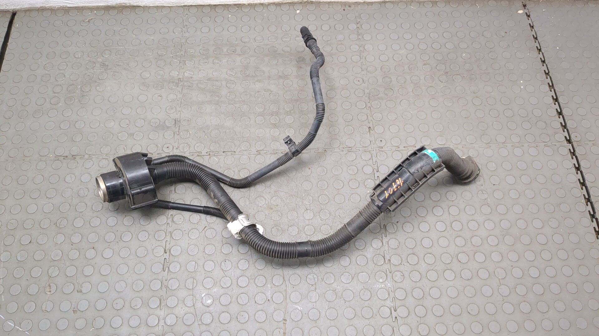 Горловина топливного бака