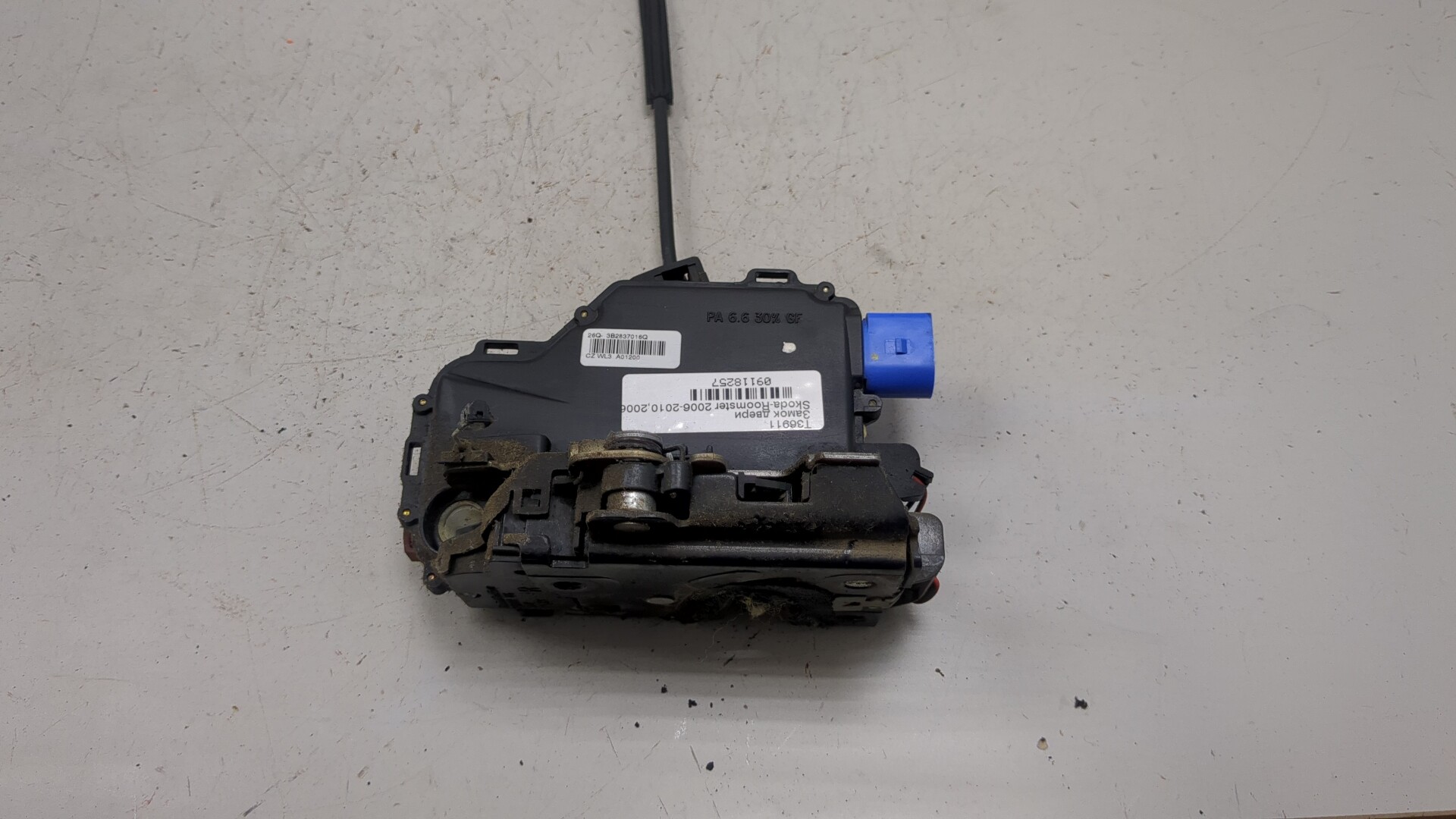 Замок двери передней правой