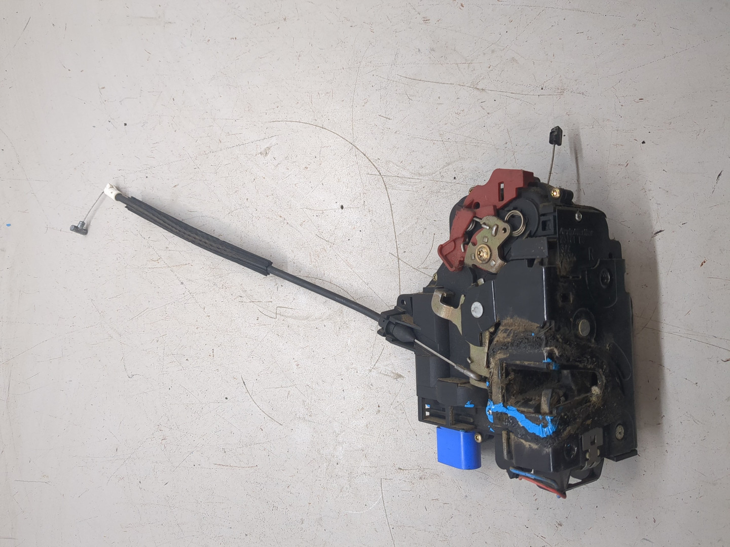 Замок двери передней правой