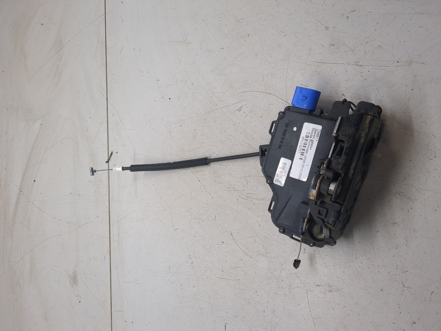 Замок двери передней правой