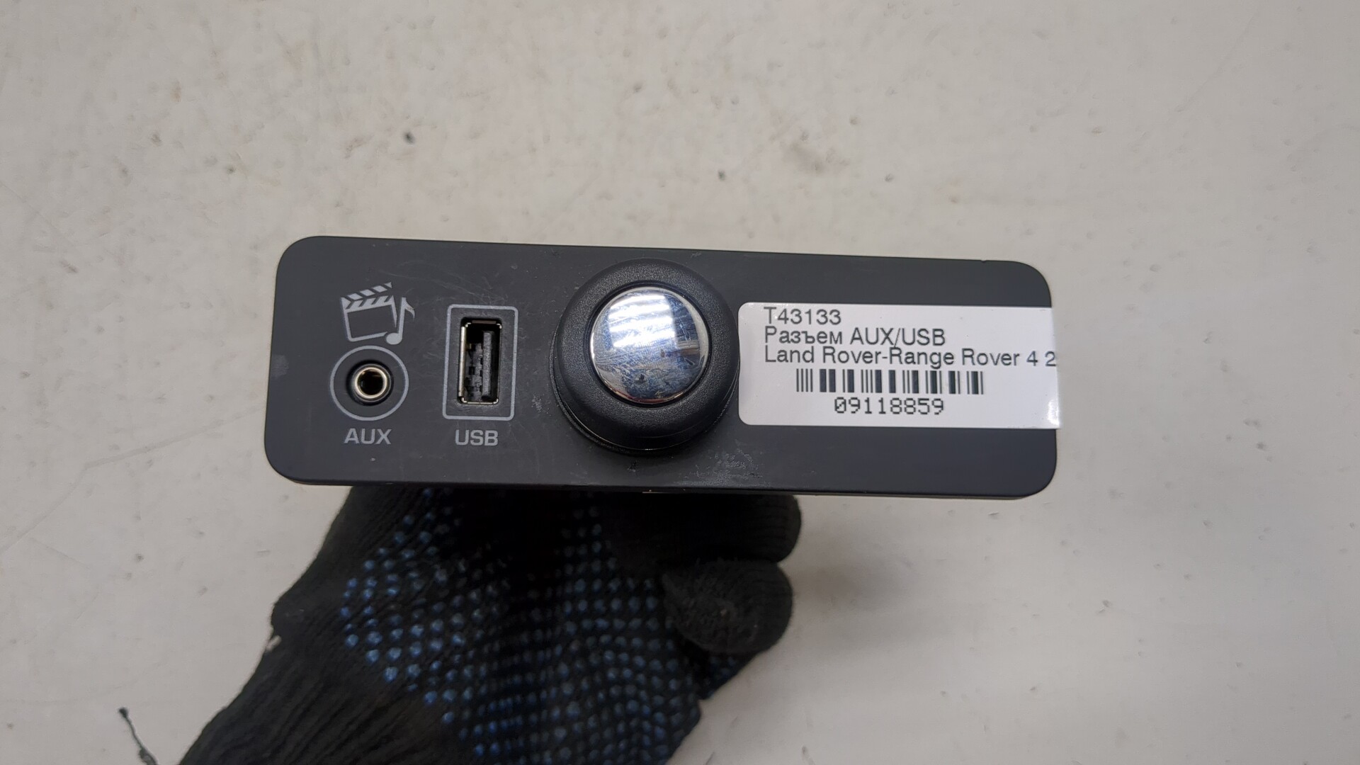 Гнездо AUX / USB IN