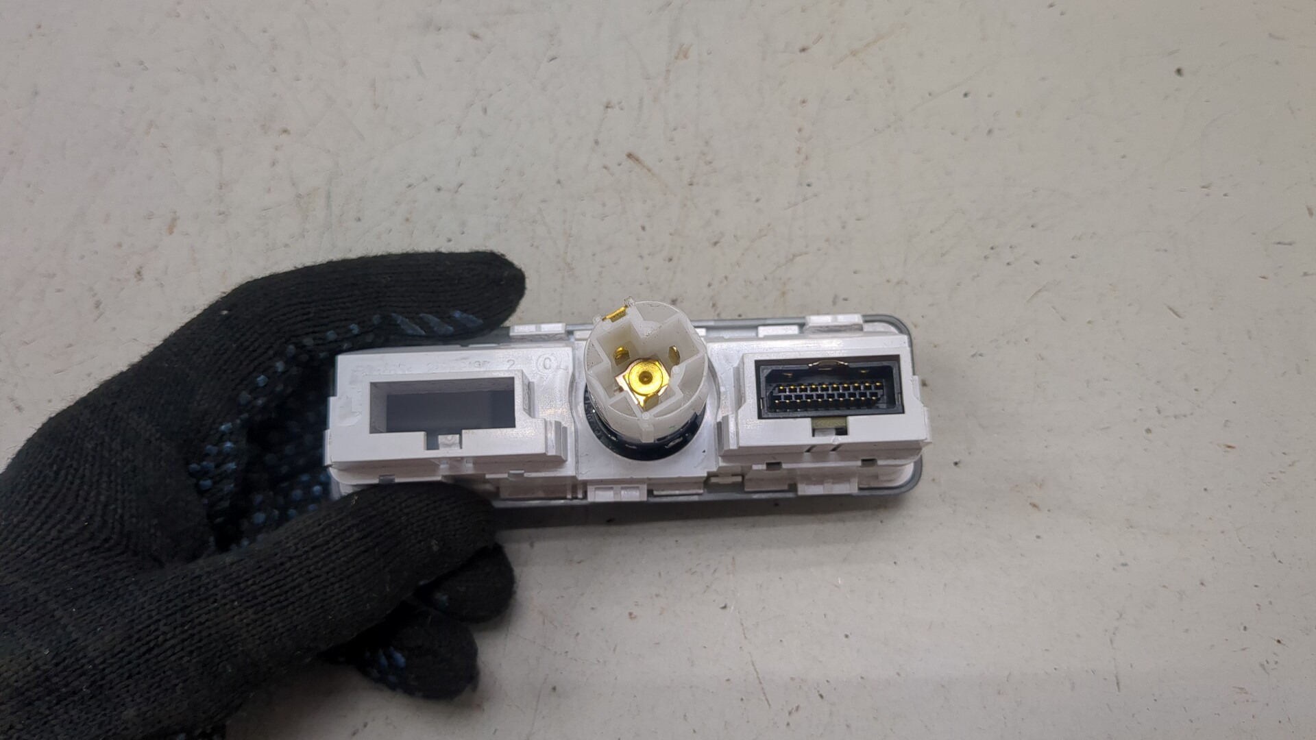 Гнездо AUX / USB IN