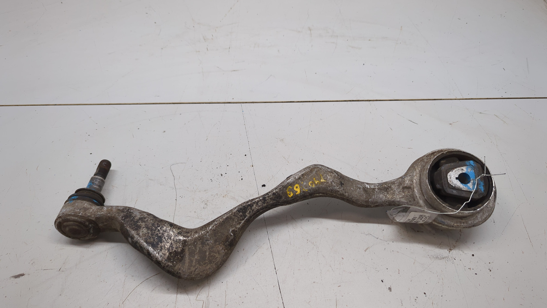 Рычаг передний правый