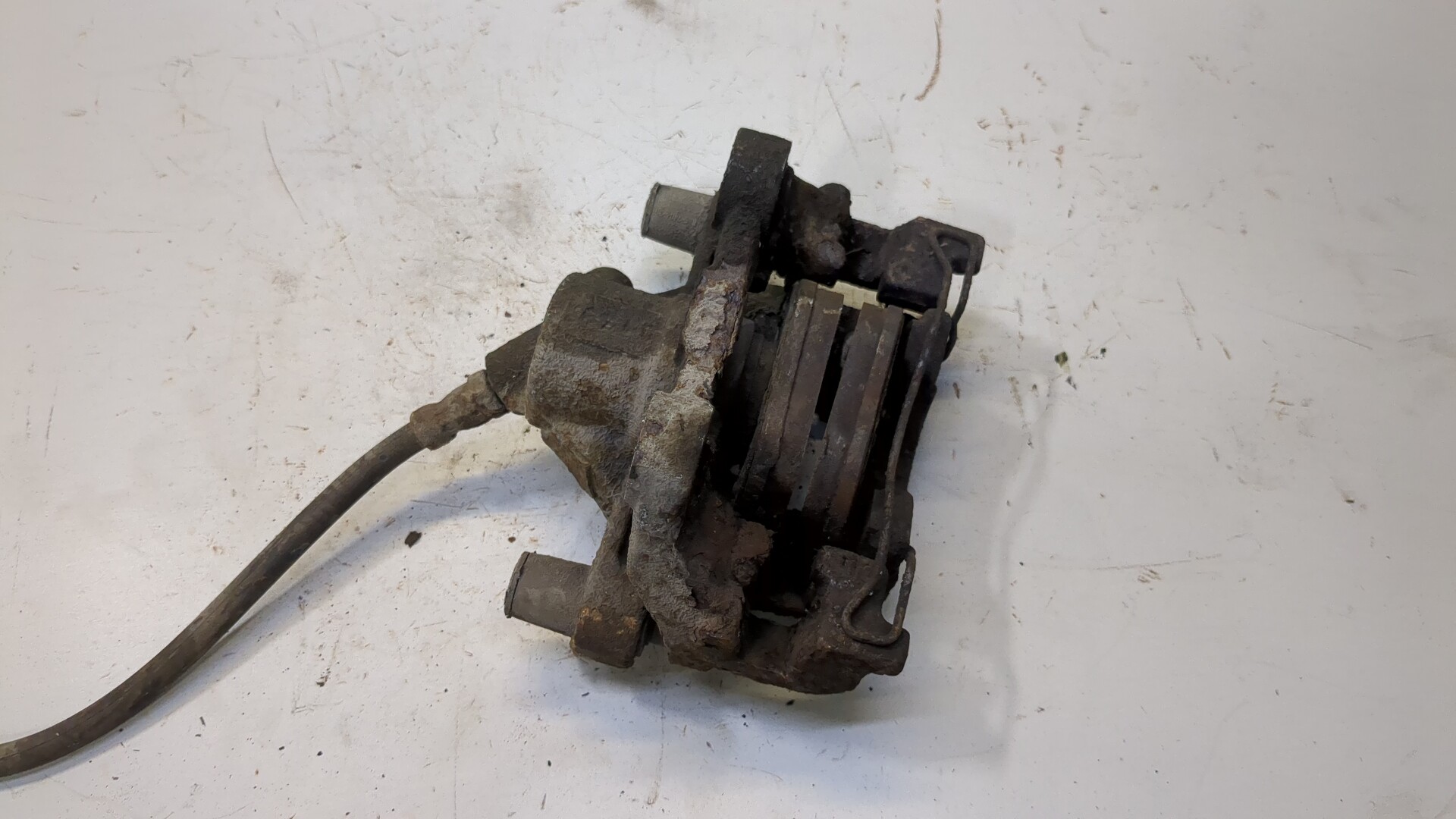 Суппорт задний левый