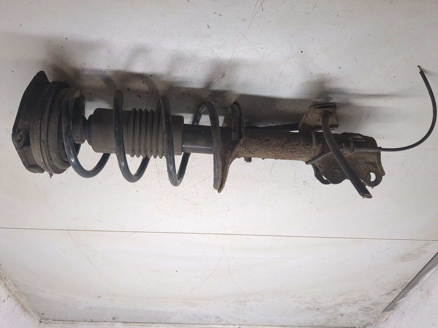 Амортизатор передний правый