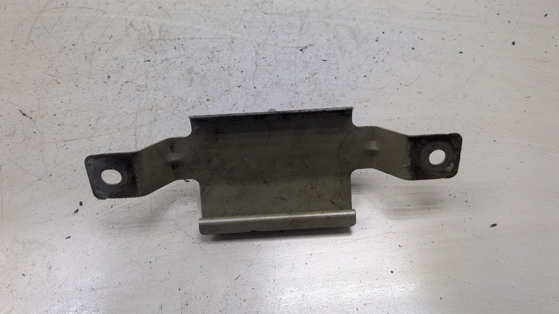 Петля капота