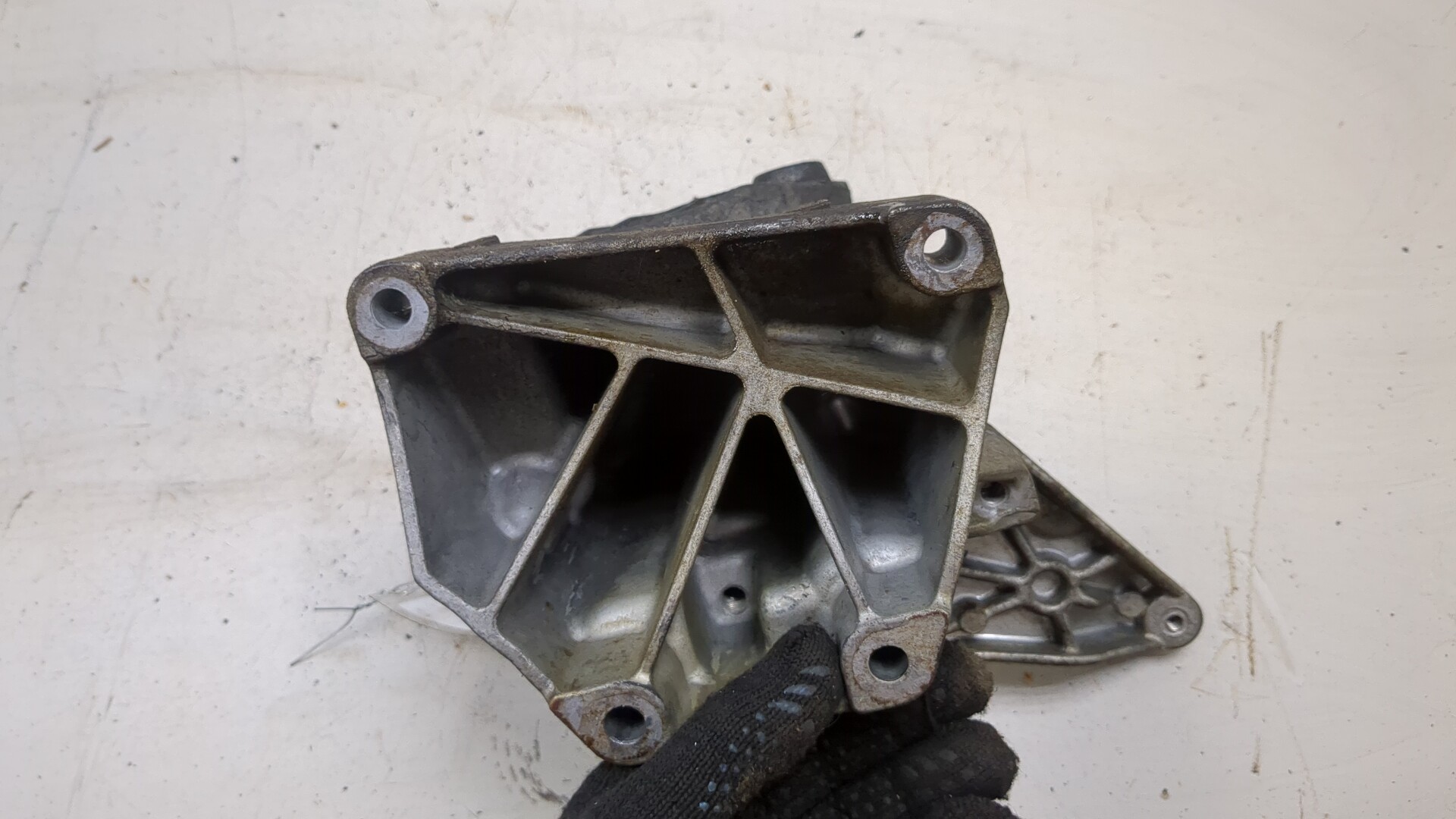 Кронштейн двигателя