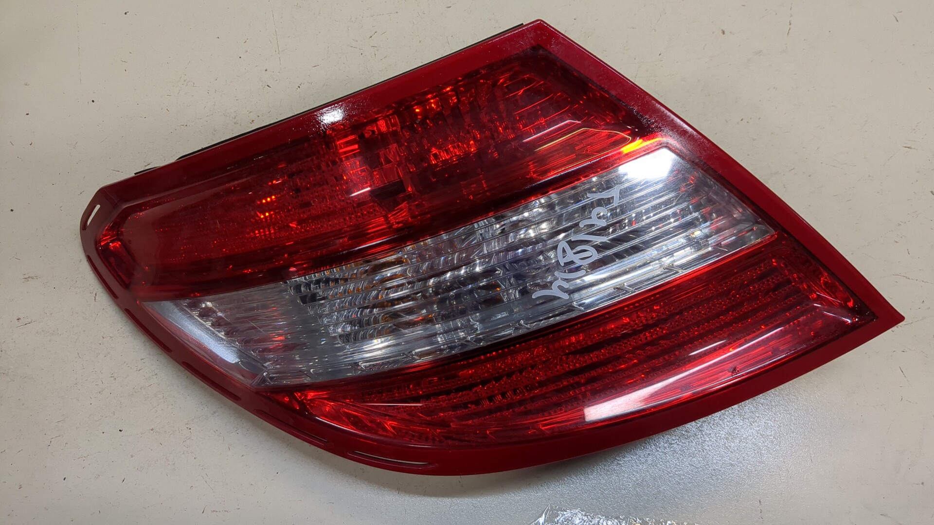 Фонарь задний левый