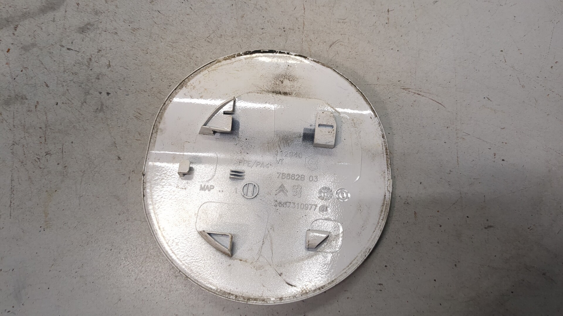 Лючок бензобака