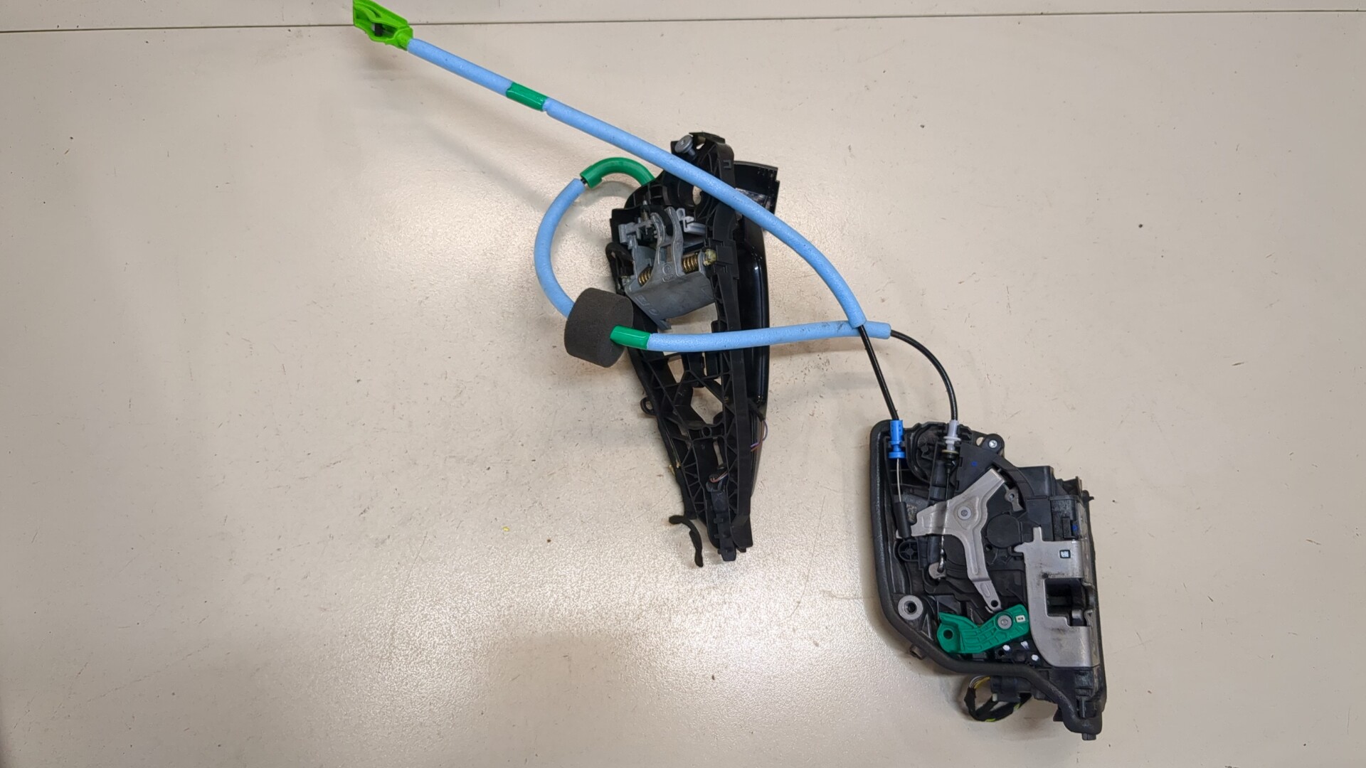 Замок двери задней левой